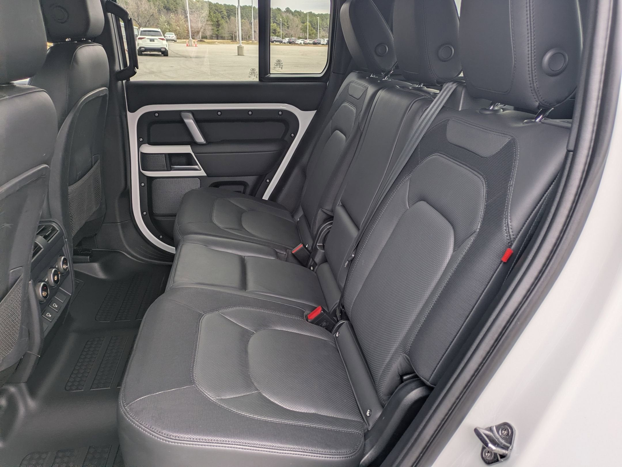 2023 Land Rover Defender X-Dynamic SE