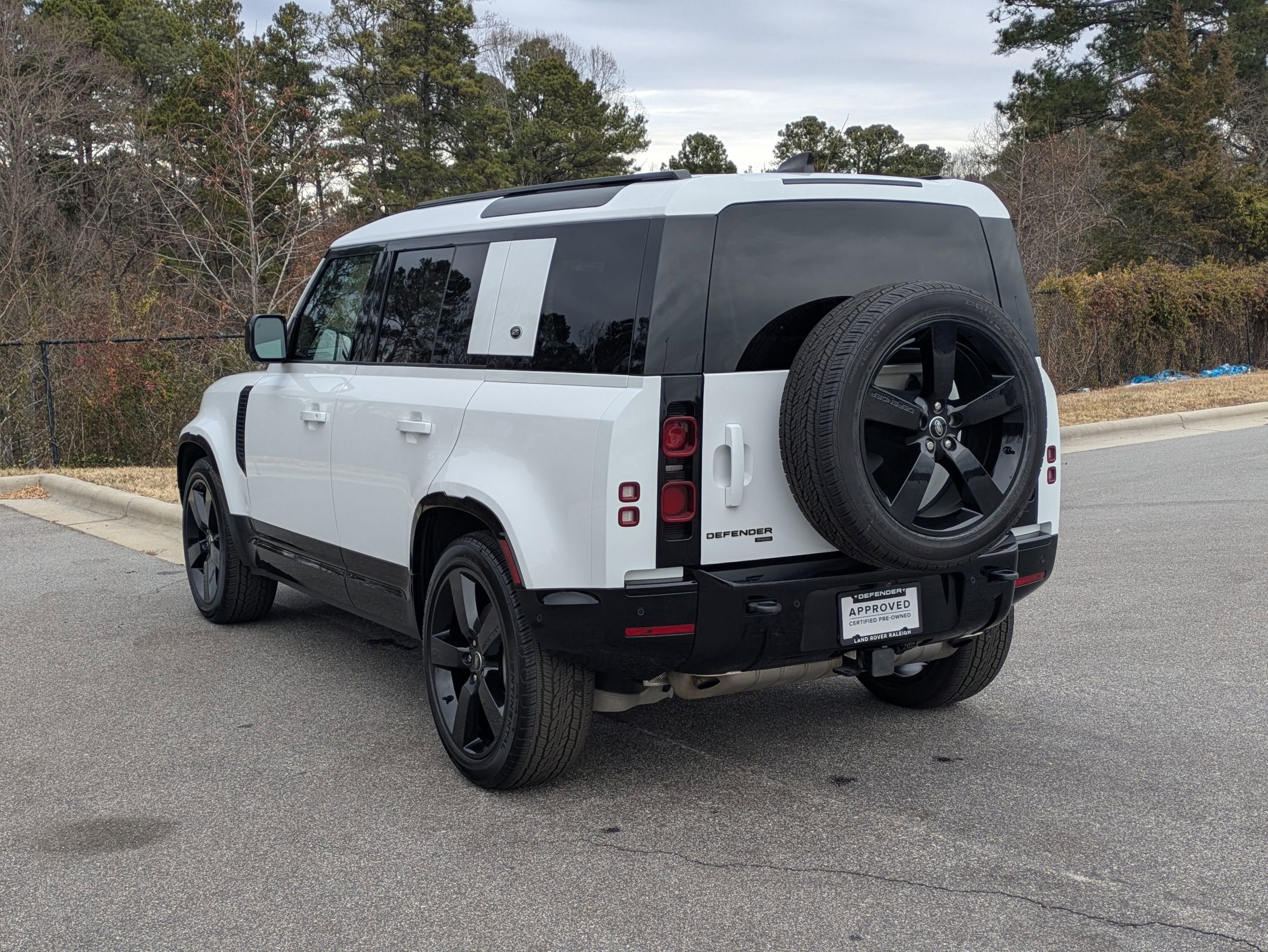 2023 Land Rover Defender X-Dynamic SE
