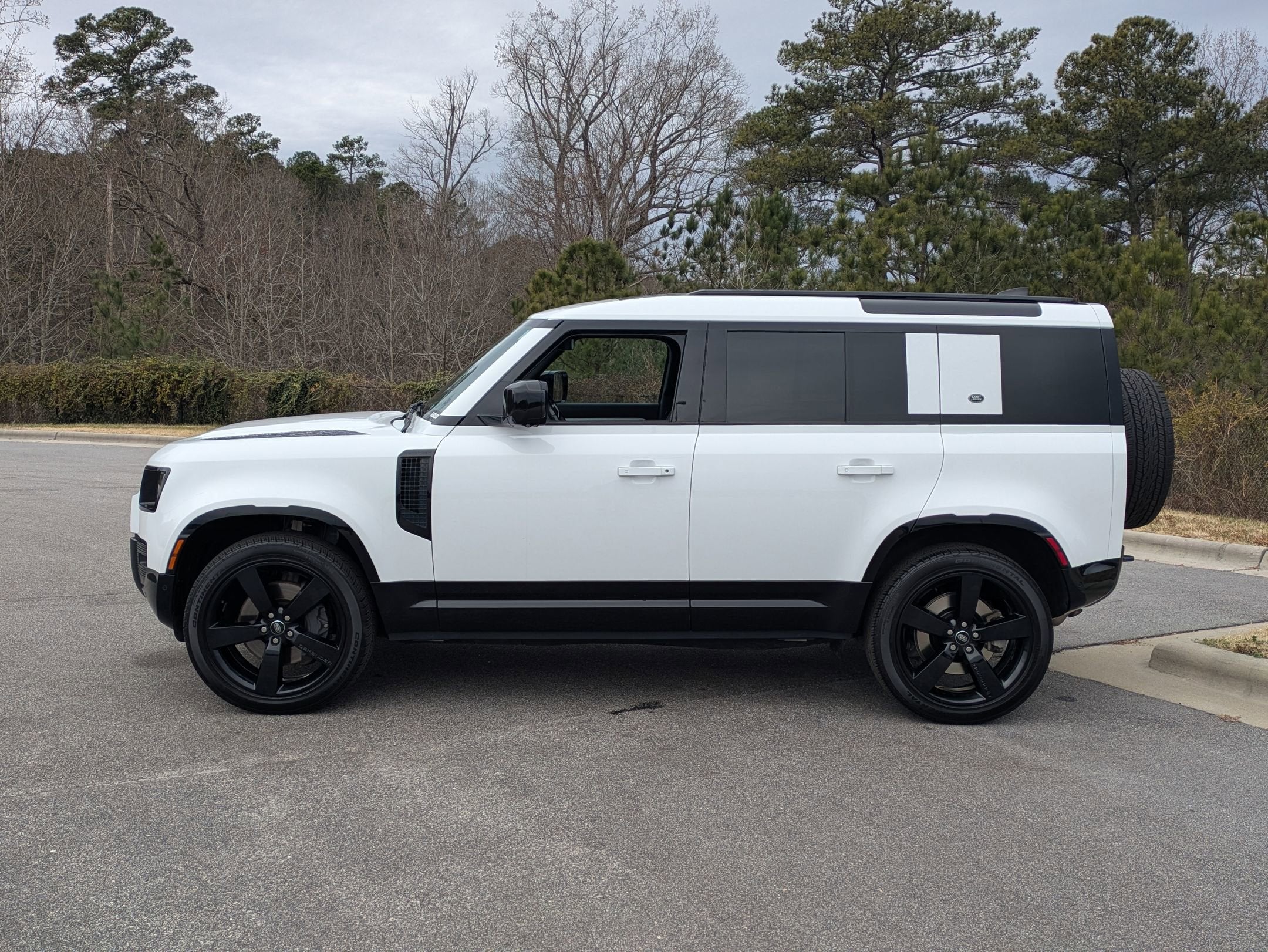 2023 Land Rover Defender X-Dynamic SE