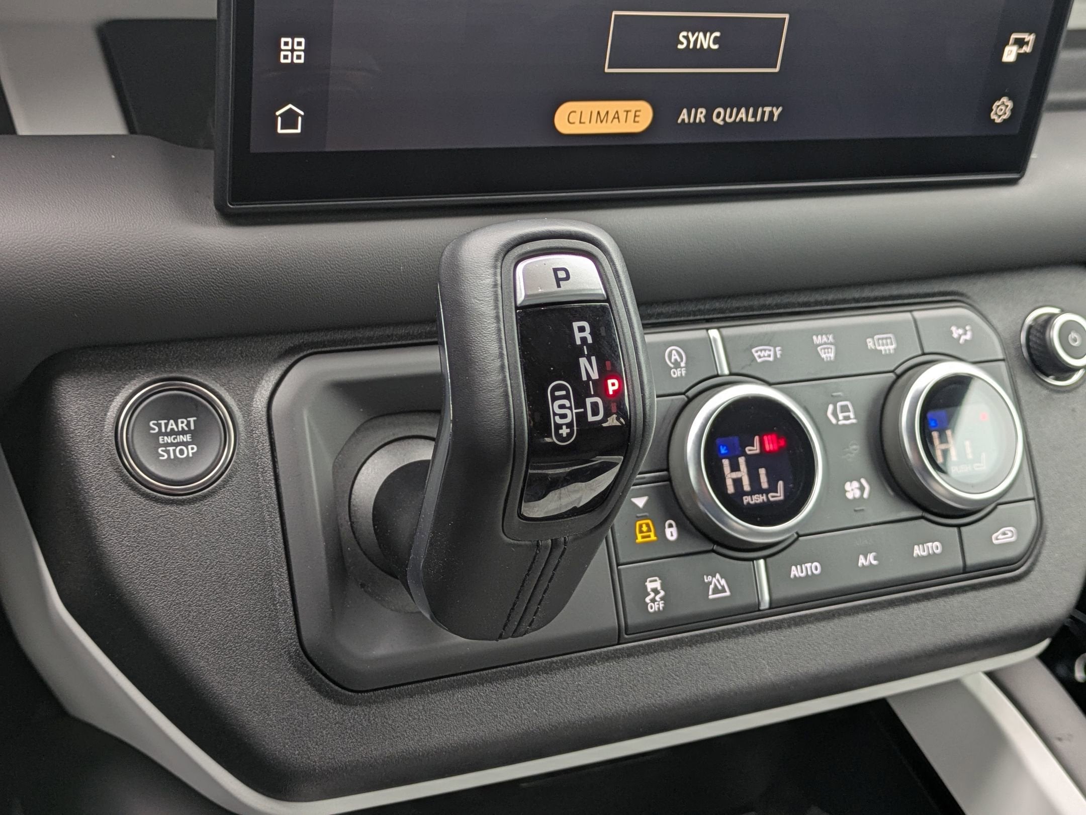 2025 Land Rover Defender X-Dynamic SE