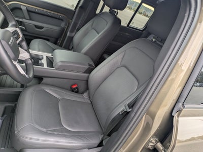 2025 Land Rover Defender X-Dynamic SE