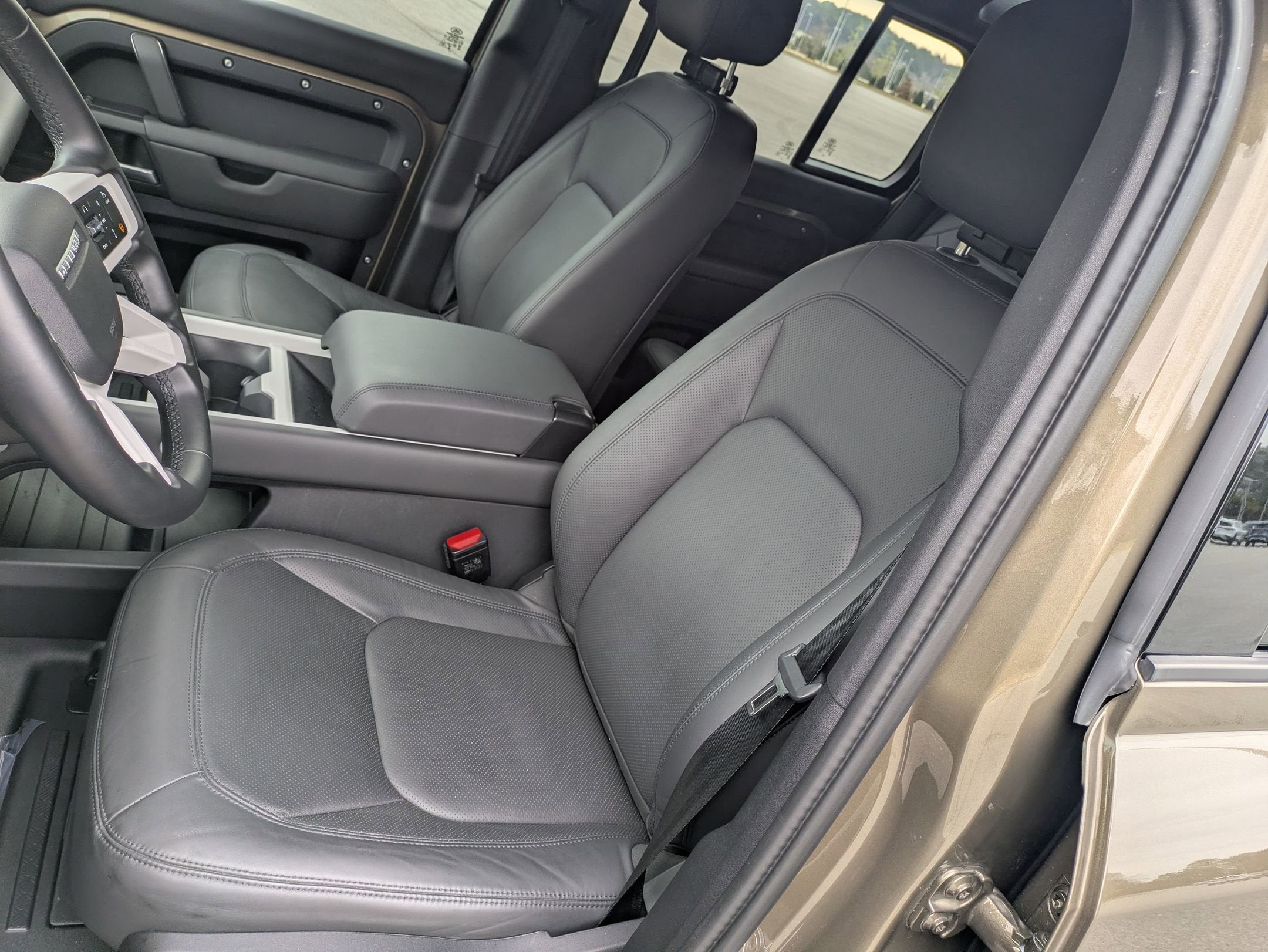 2025 Land Rover Defender X-Dynamic SE