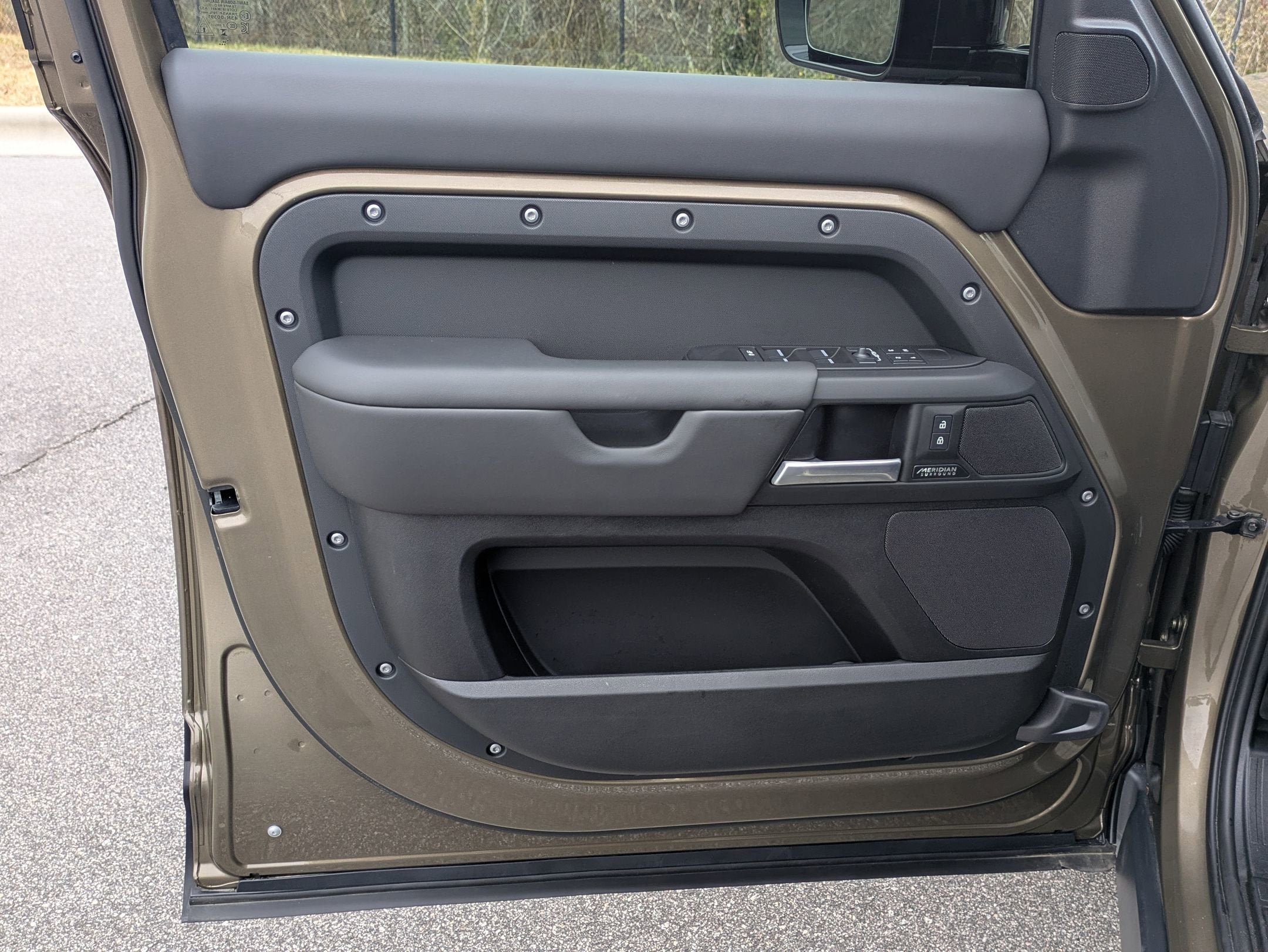 2025 Land Rover Defender X-Dynamic SE