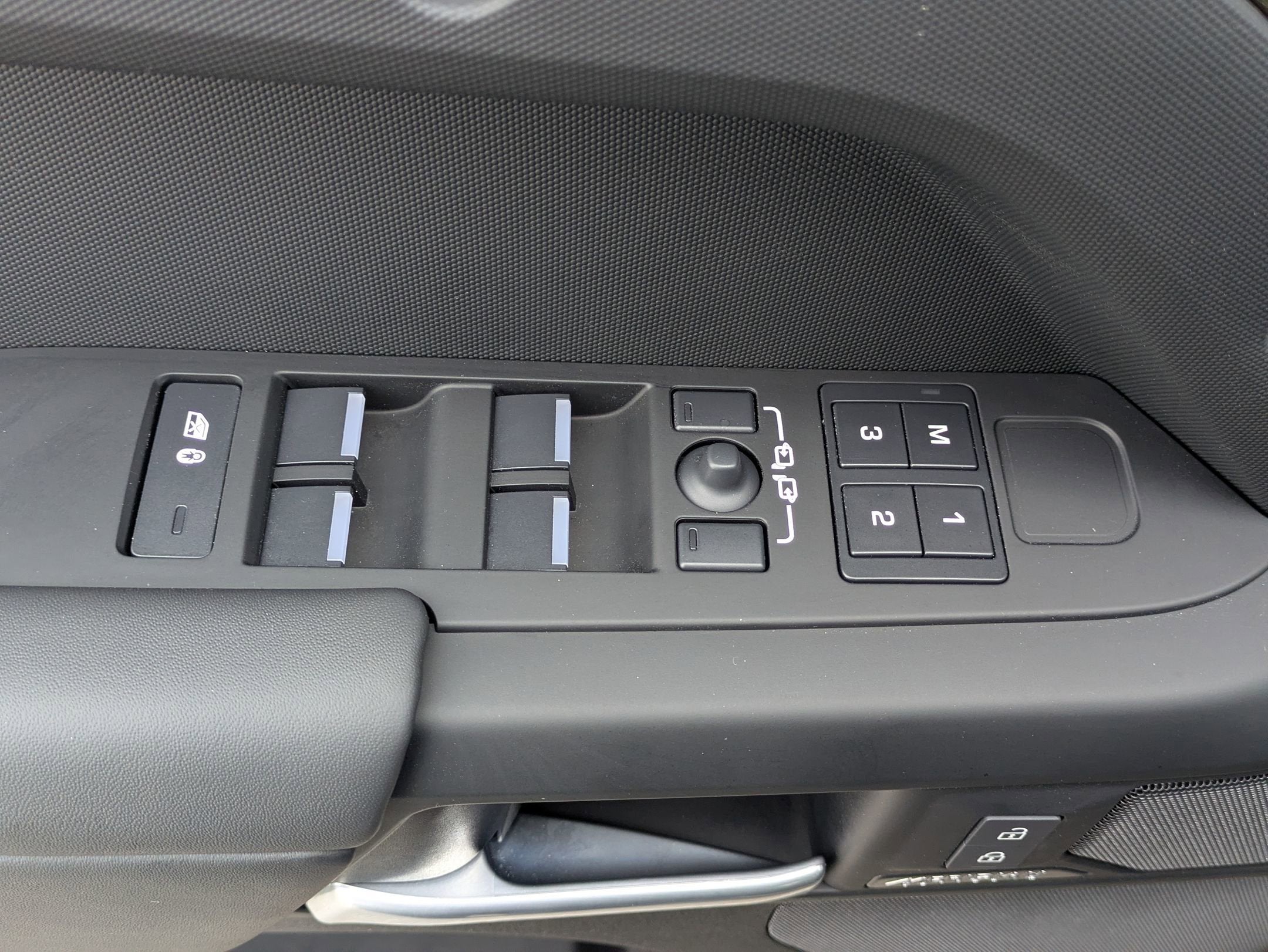 2025 Land Rover Defender X-Dynamic SE