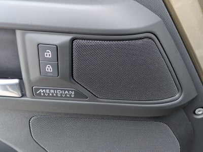 2025 Land Rover Defender X-Dynamic SE