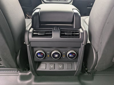 2025 Land Rover Defender X-Dynamic SE