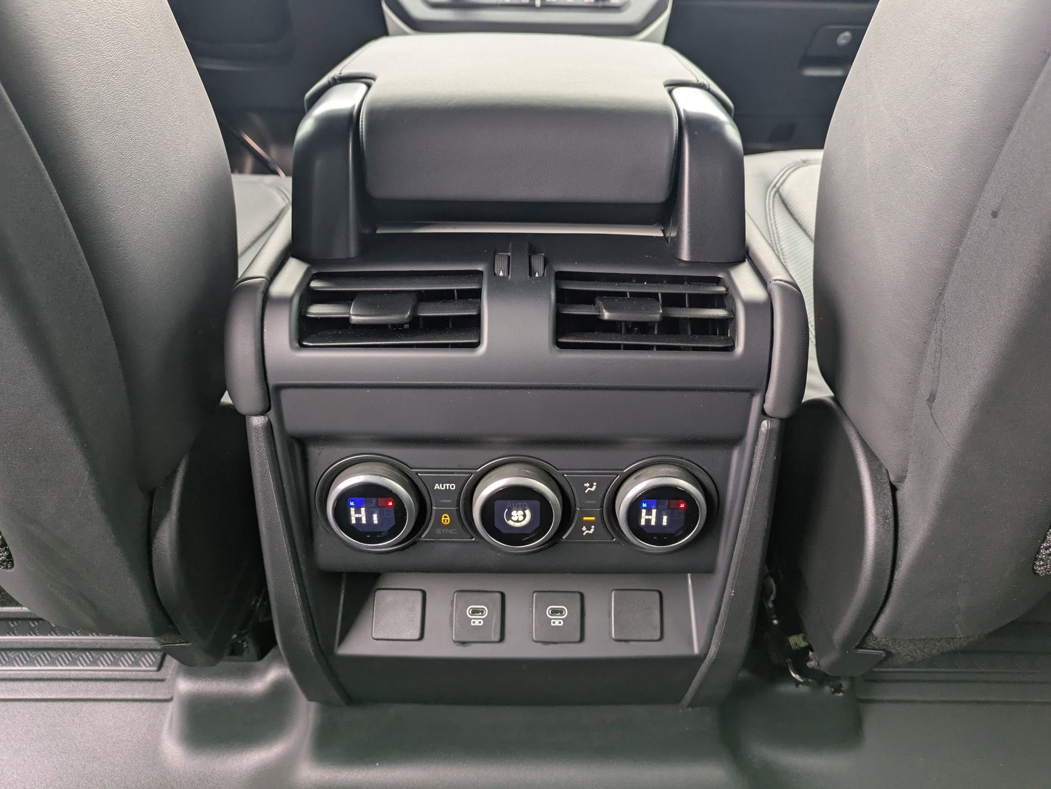 2025 Land Rover Defender X-Dynamic SE