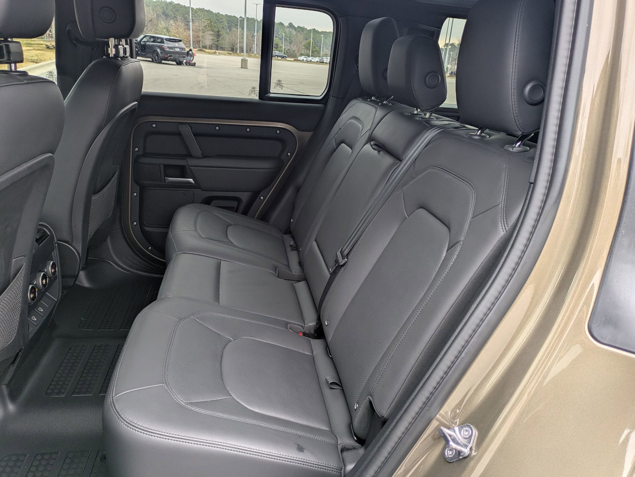 2025 Land Rover Defender X-Dynamic SE