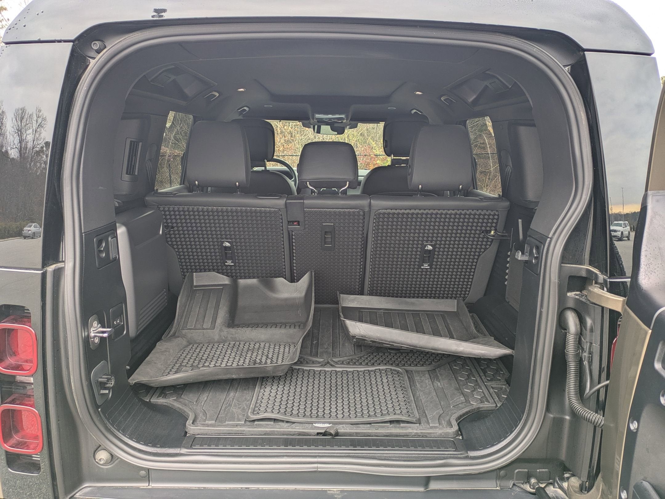 2025 Land Rover Defender X-Dynamic SE