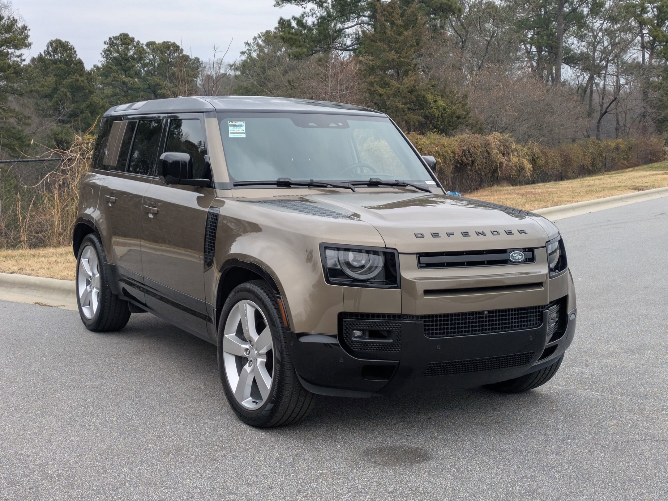 2025 Land Rover Defender X-Dynamic SE