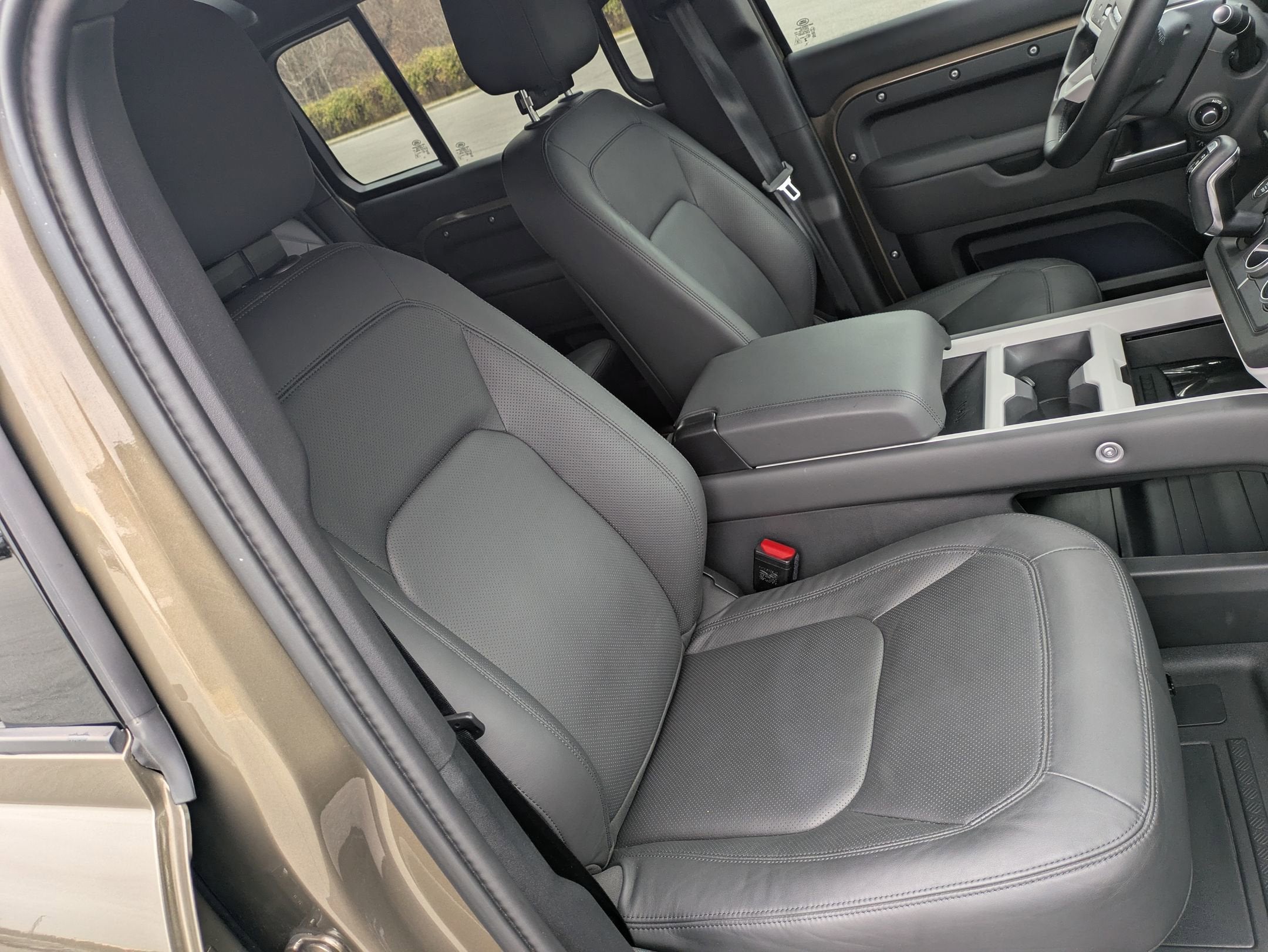 2025 Land Rover Defender X-Dynamic SE