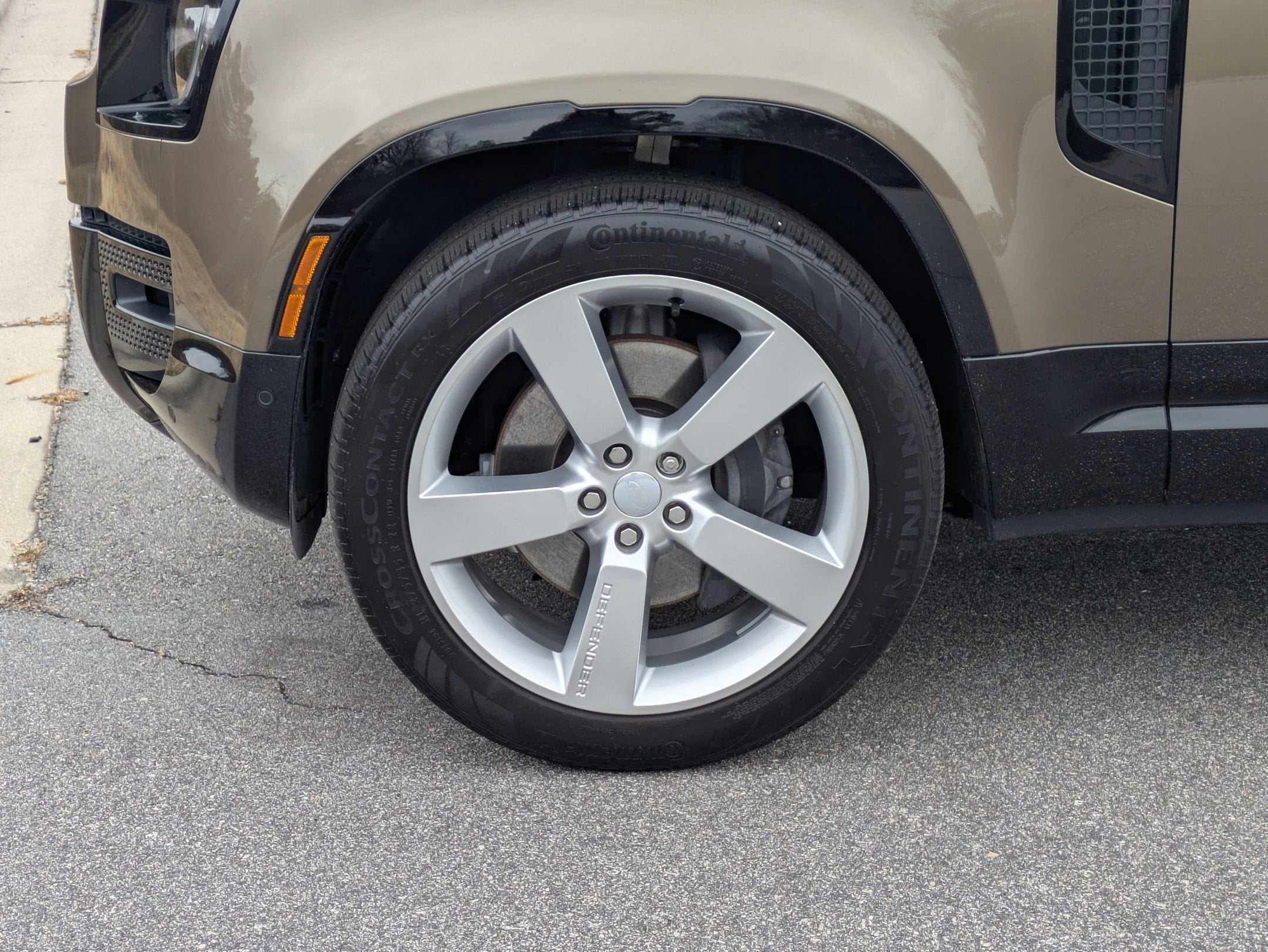 2025 Land Rover Defender X-Dynamic SE