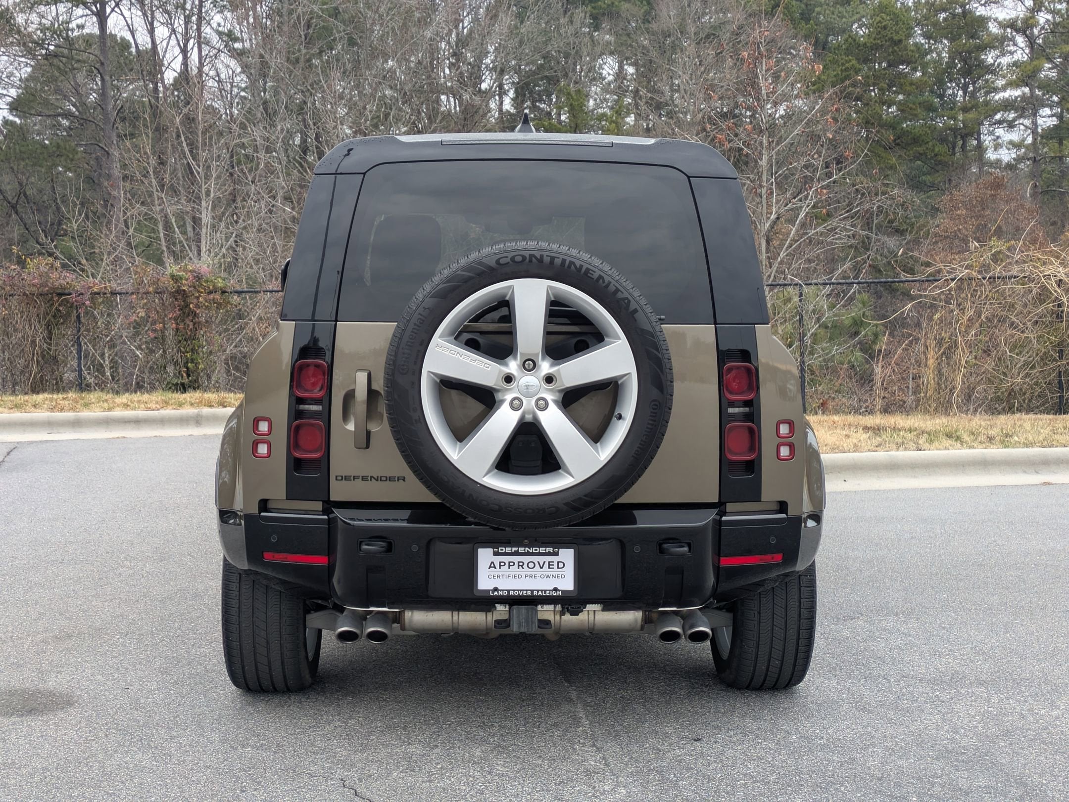 2025 Land Rover Defender X-Dynamic SE