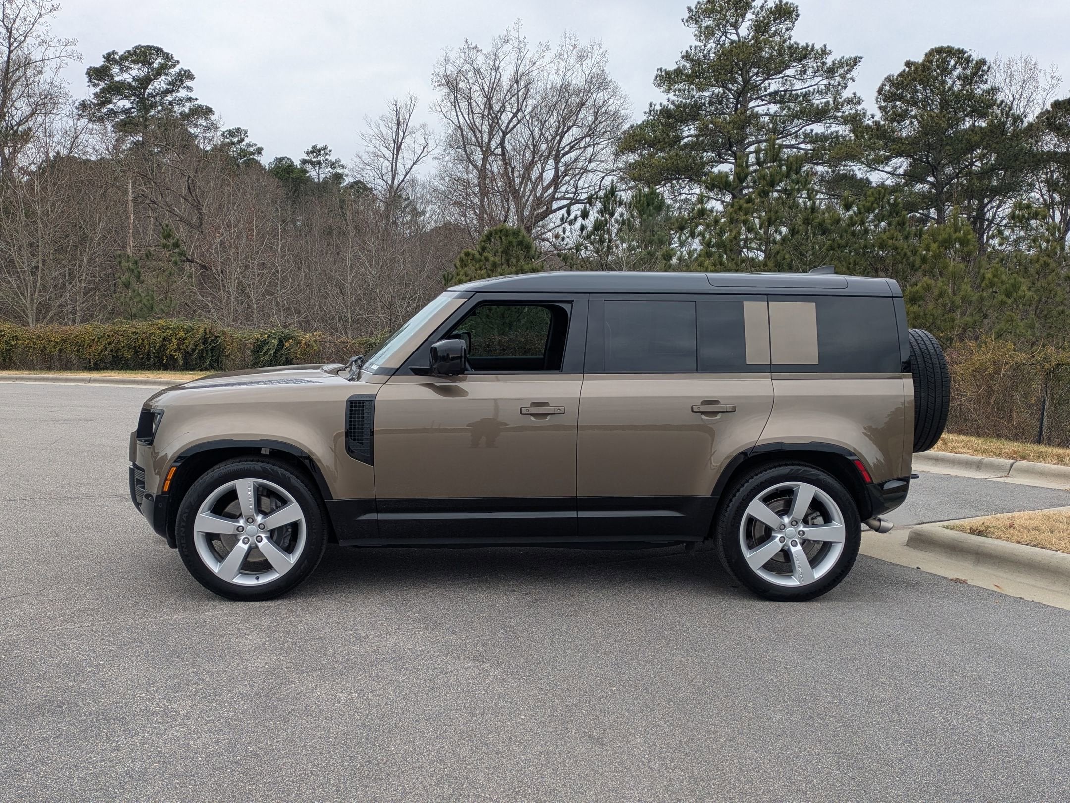 2025 Land Rover Defender X-Dynamic SE