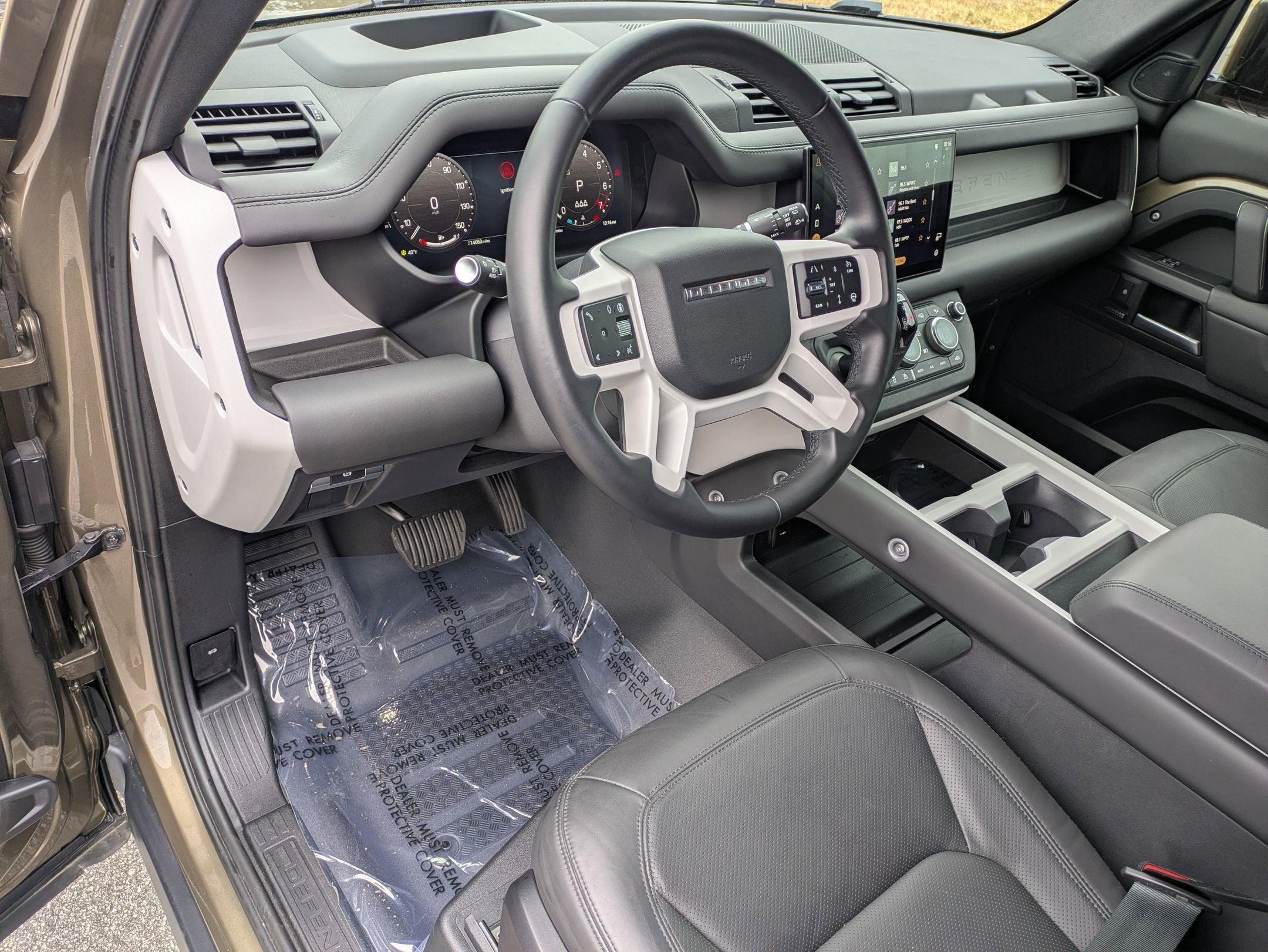 2025 Land Rover Defender X-Dynamic SE