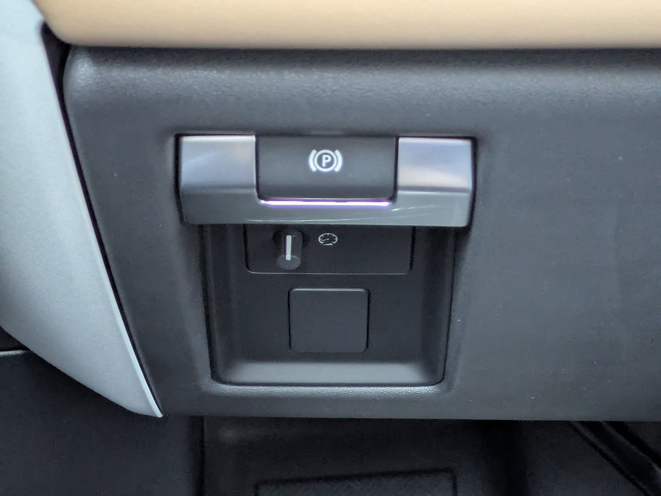 2025 Land Rover Defender X-Dynamic SE