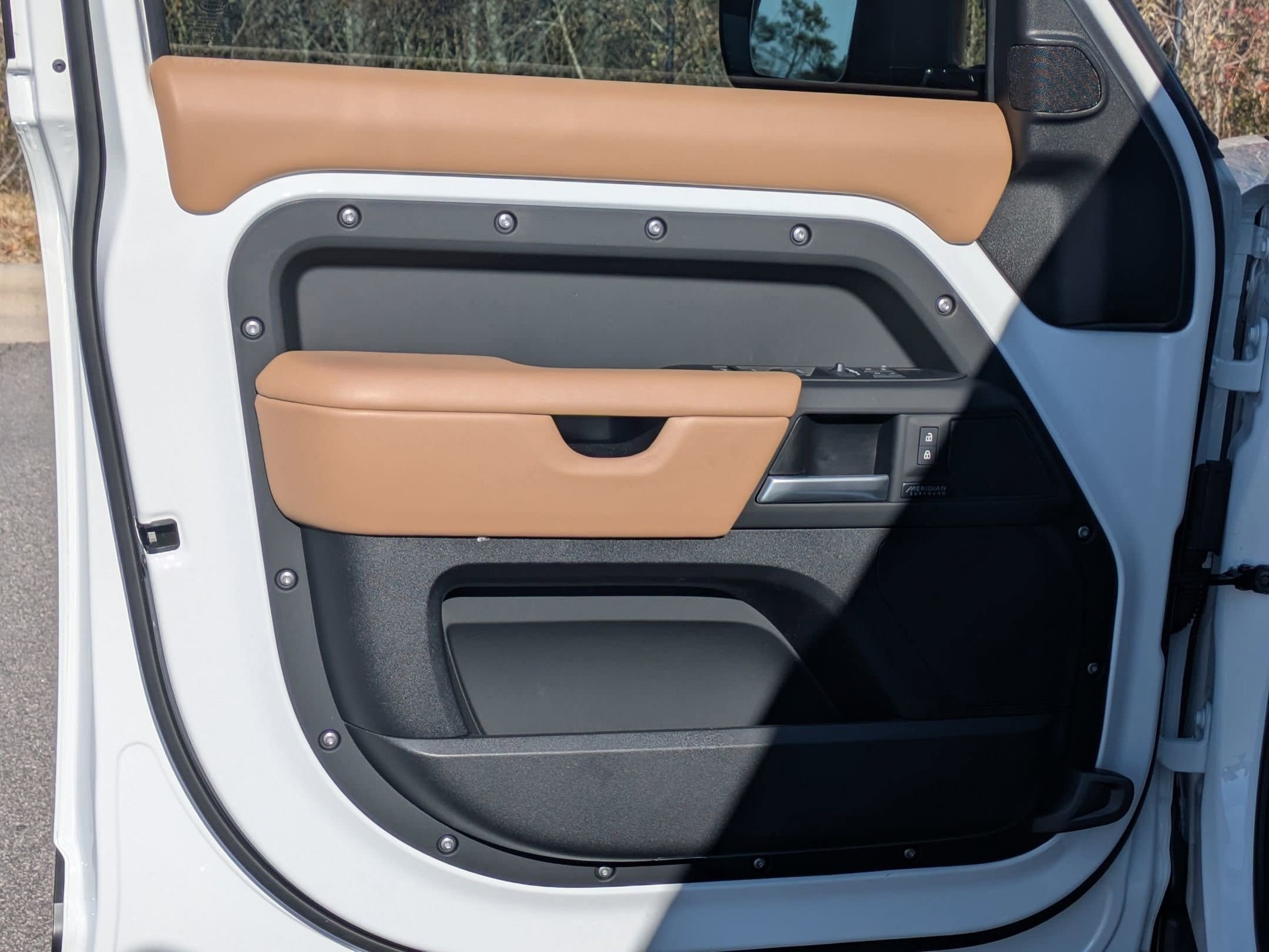 2025 Land Rover Defender X-Dynamic SE