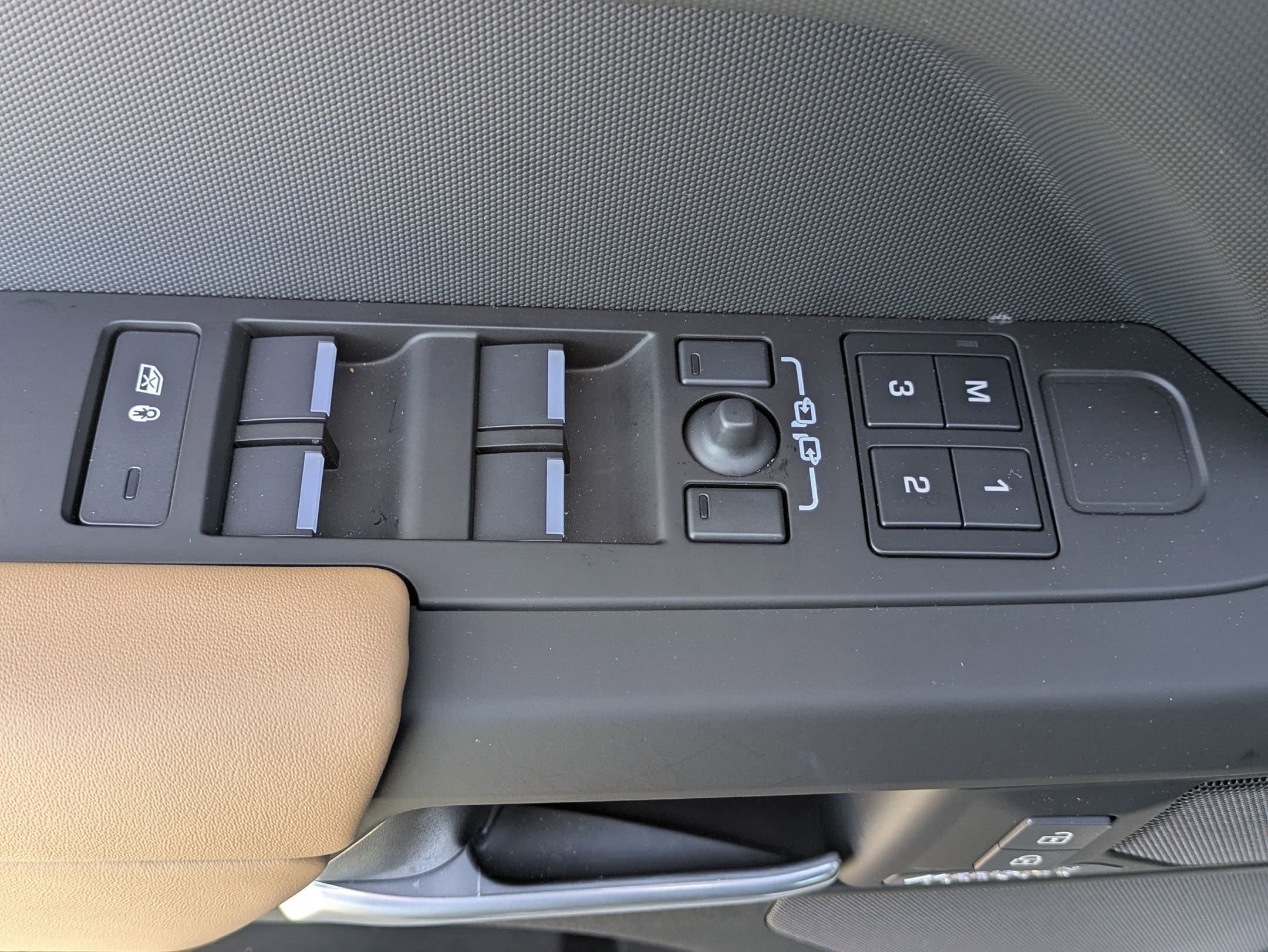 2025 Land Rover Defender X-Dynamic SE