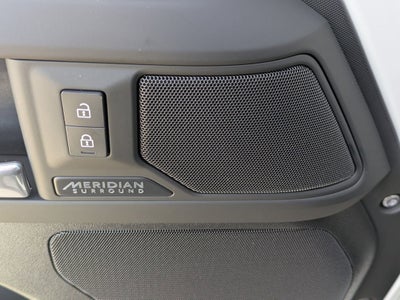 2025 Land Rover Defender X-Dynamic SE