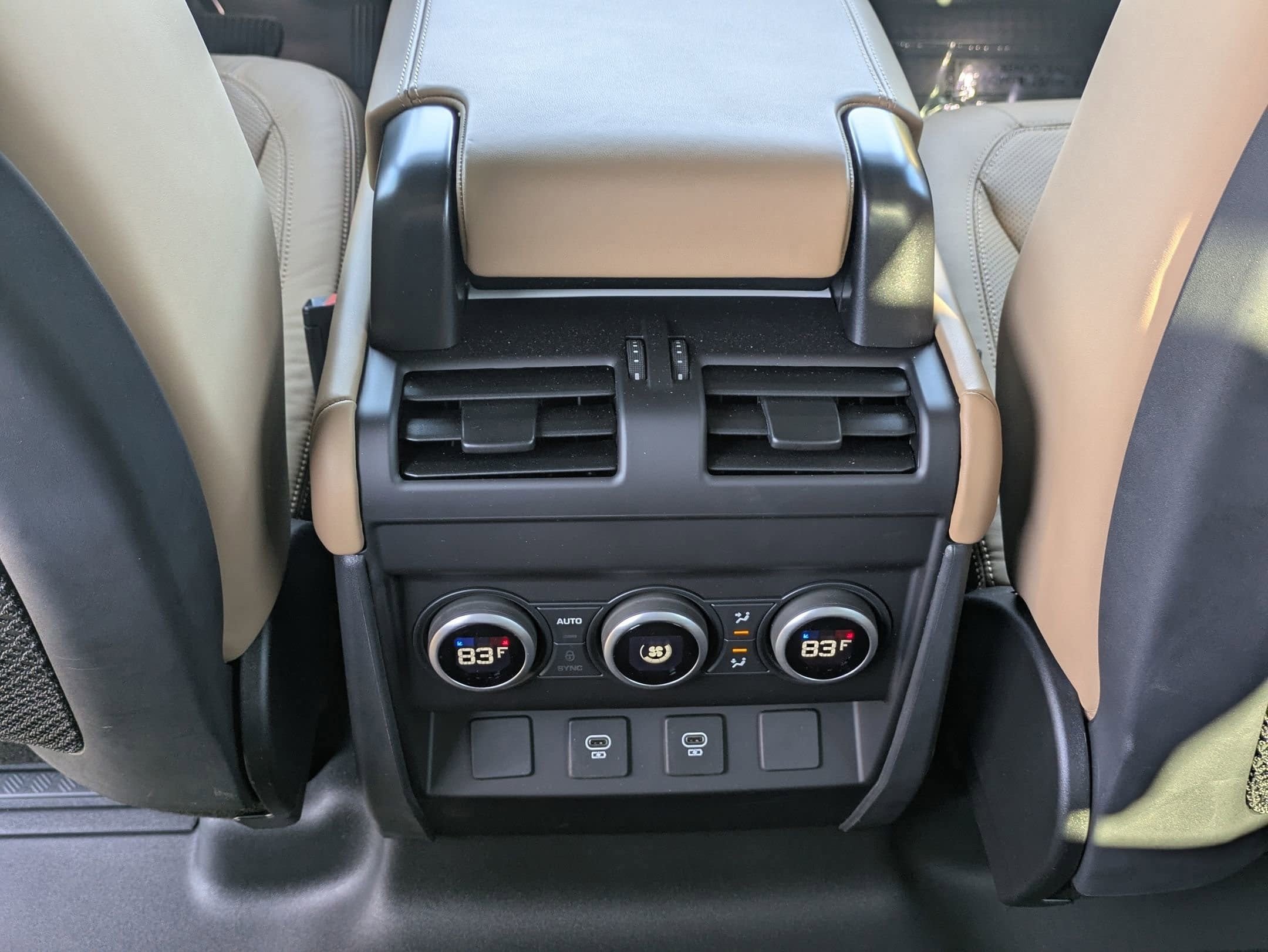 2025 Land Rover Defender X-Dynamic SE