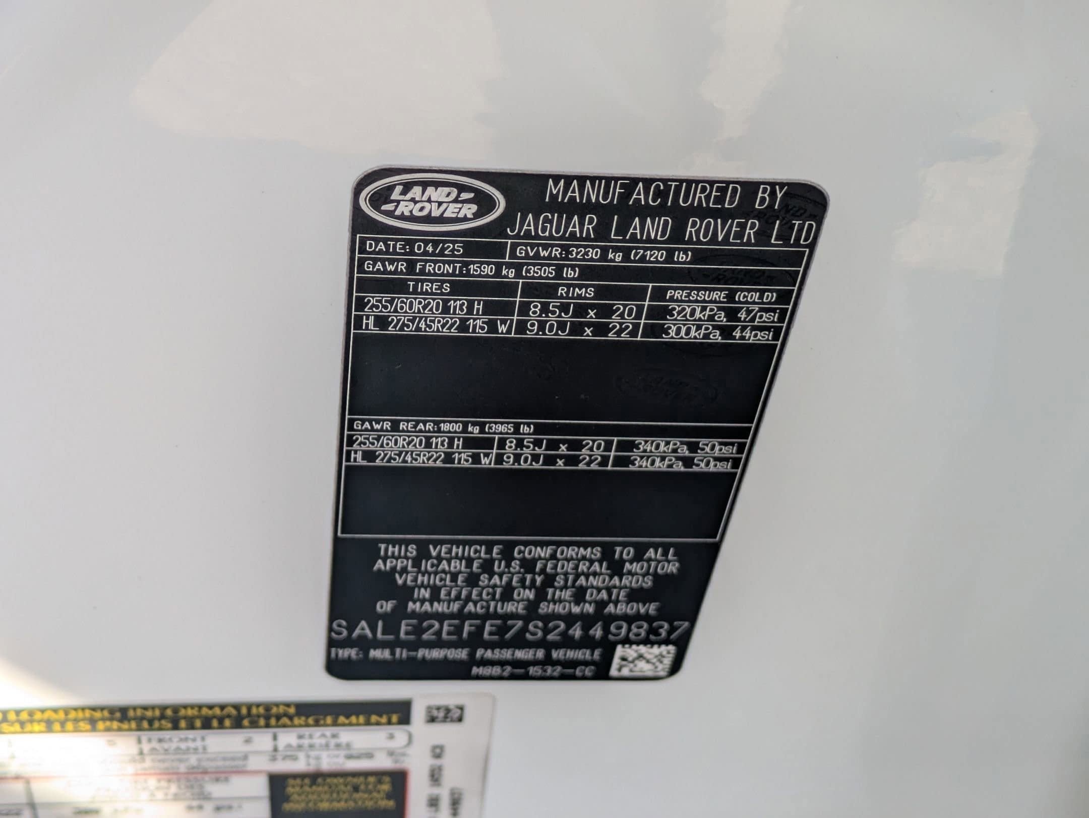 2025 Land Rover Defender X-Dynamic SE