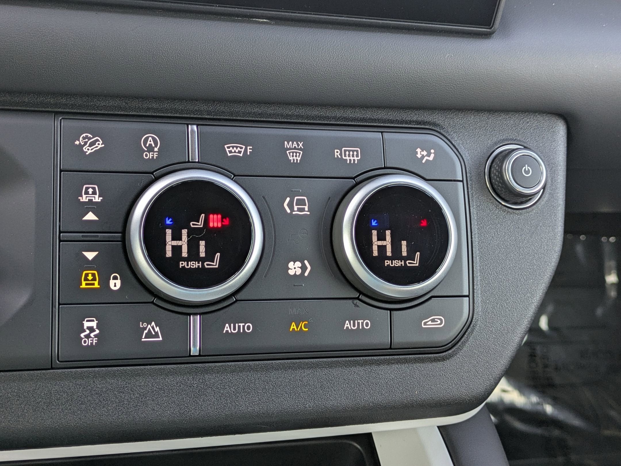 2025 Land Rover Defender X-Dynamic SE