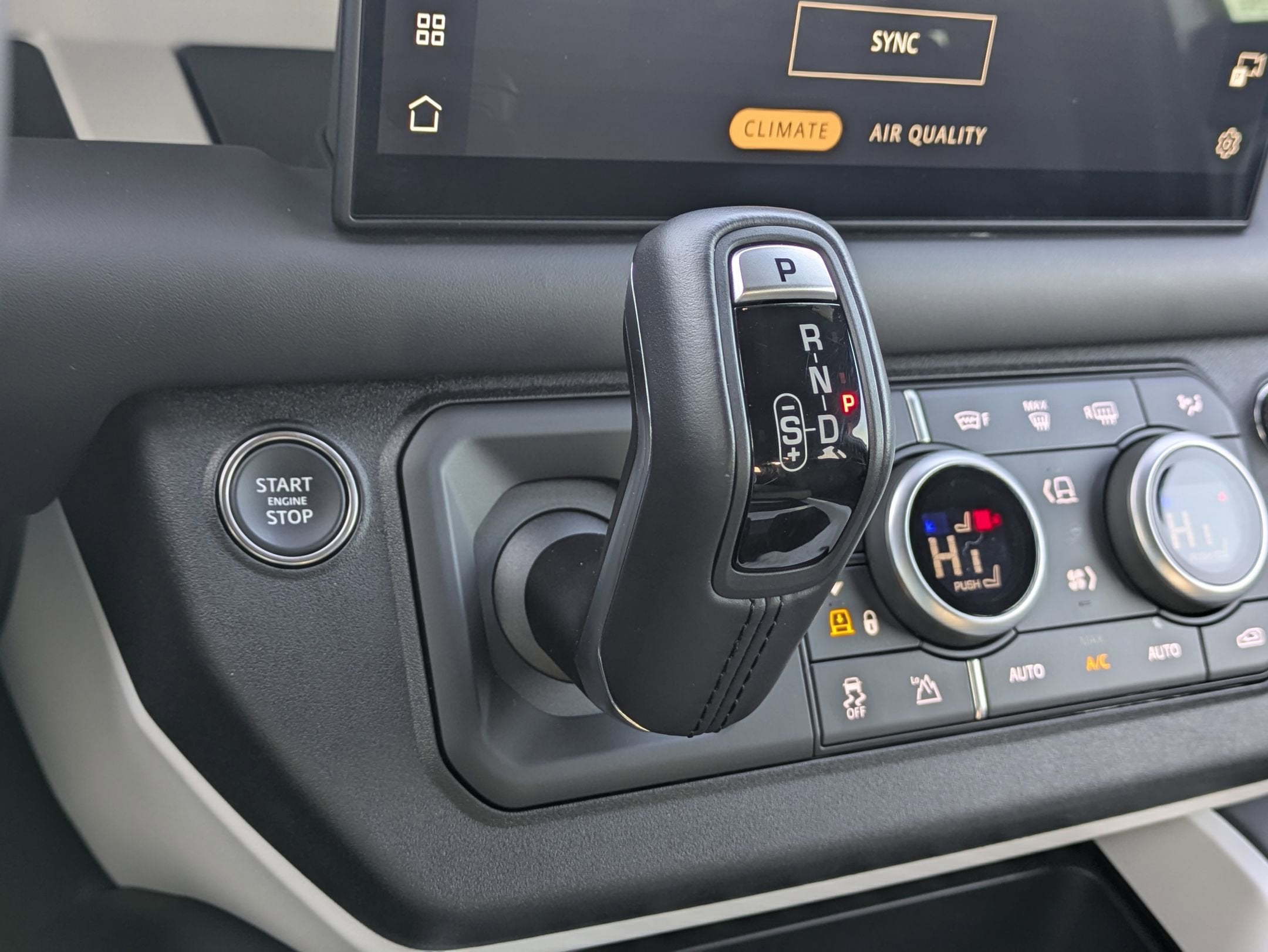 2025 Land Rover Defender X-Dynamic SE