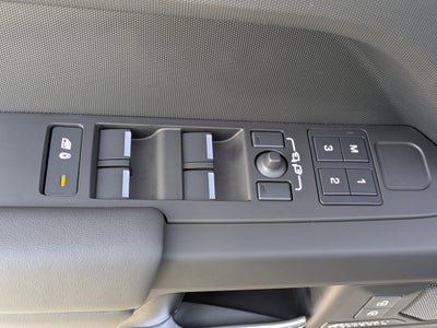 2025 Land Rover Defender X-Dynamic SE