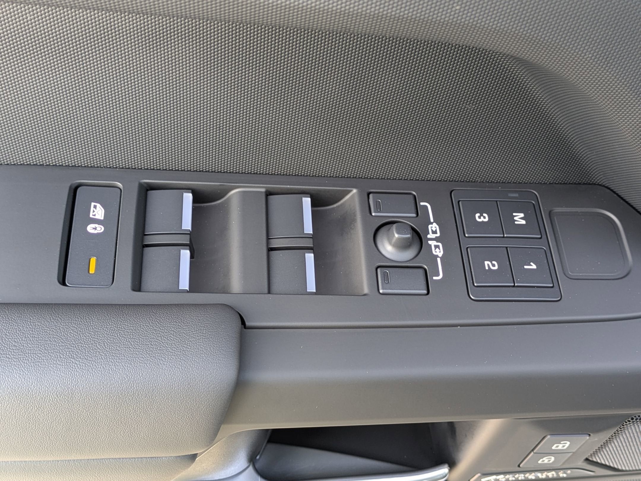 2025 Land Rover Defender X-Dynamic SE