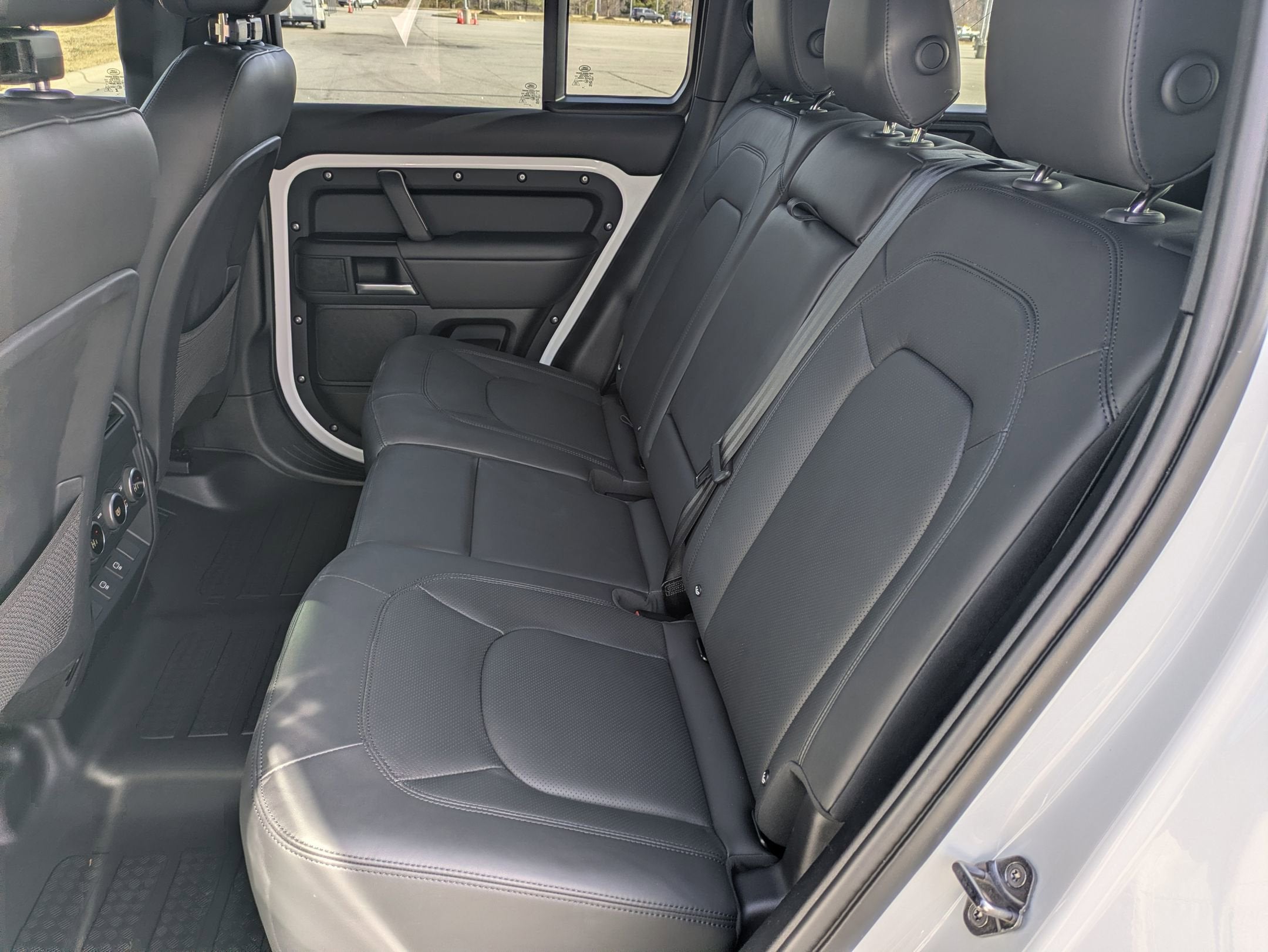 2025 Land Rover Defender X-Dynamic SE