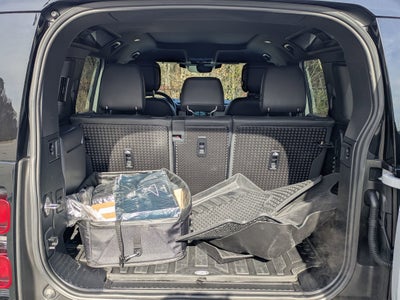 2025 Land Rover Defender X-Dynamic SE