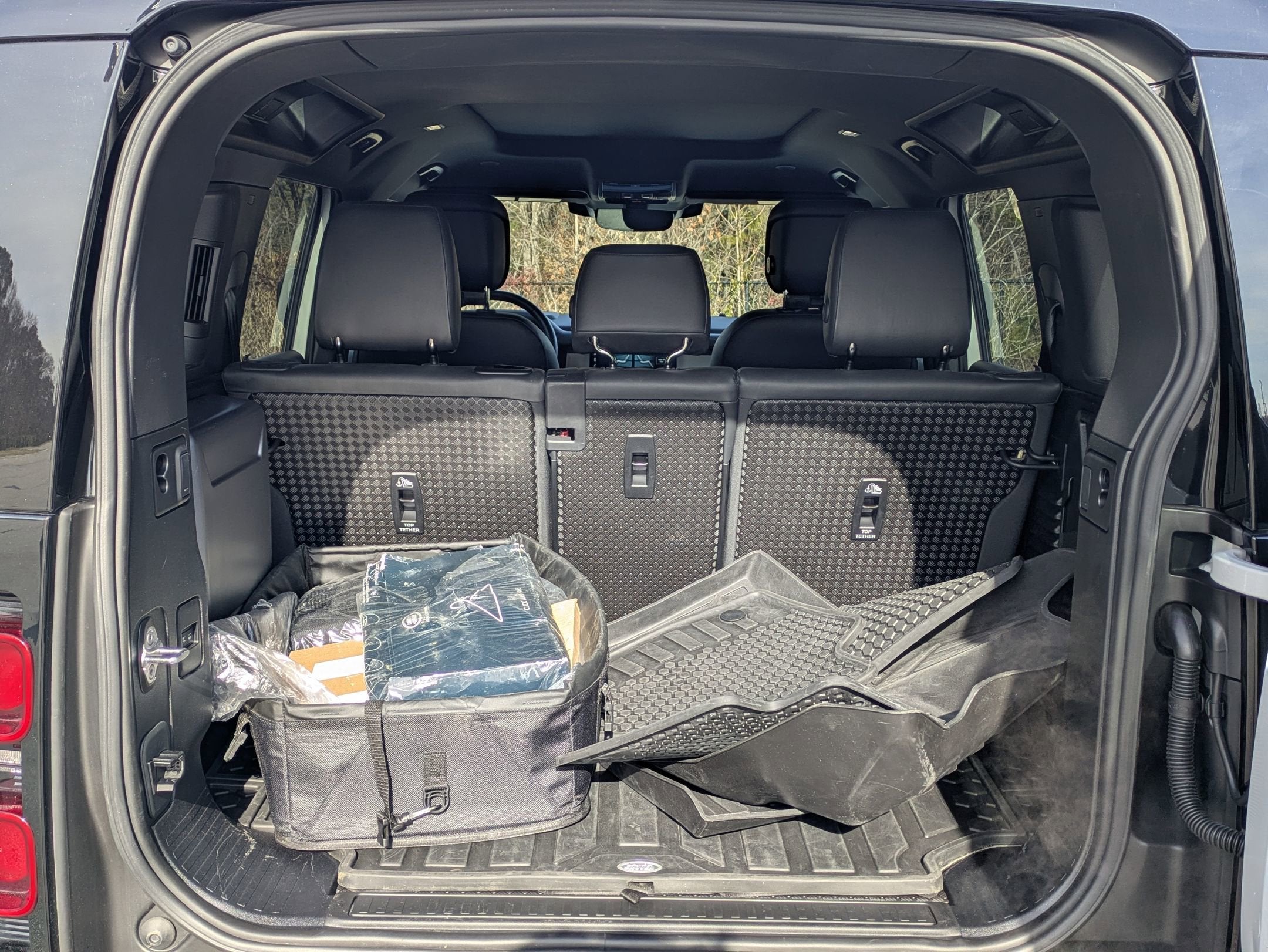 2025 Land Rover Defender X-Dynamic SE