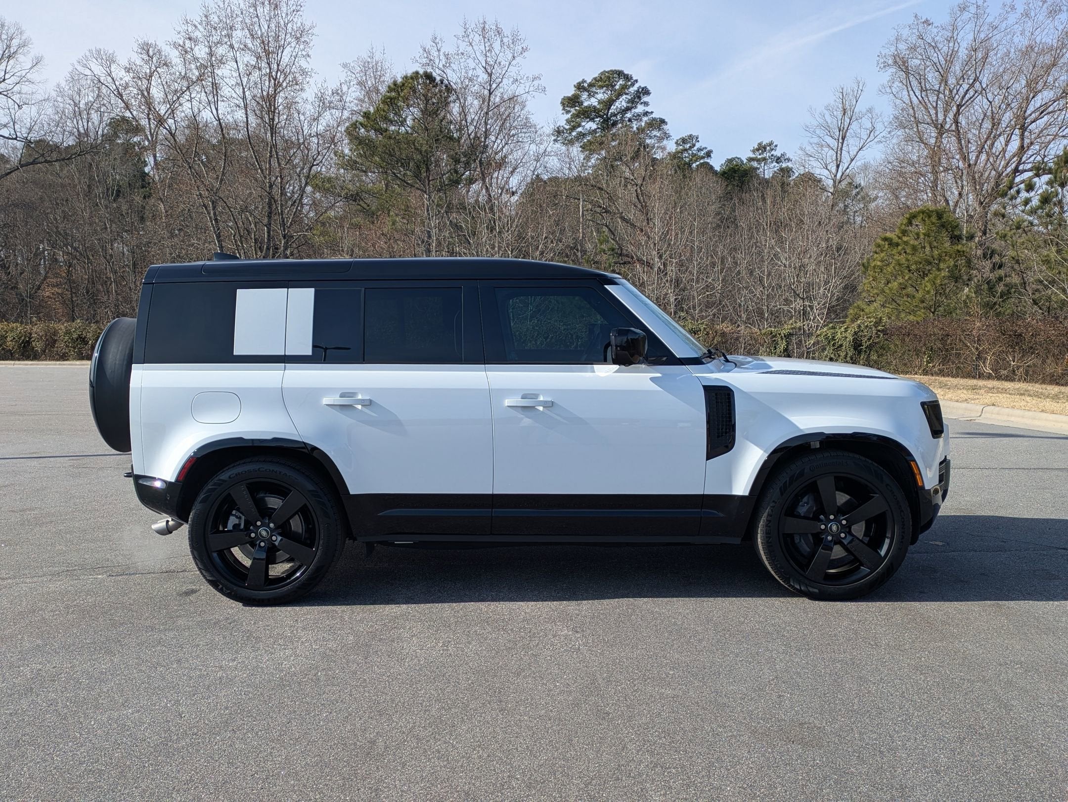 2025 Land Rover Defender X-Dynamic SE