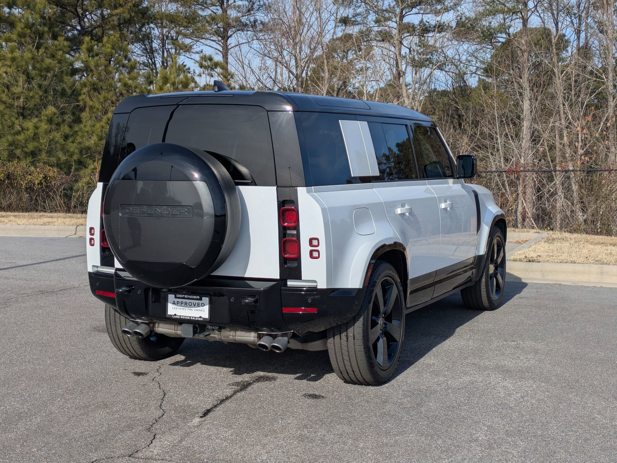 2025 Land Rover Defender X-Dynamic SE