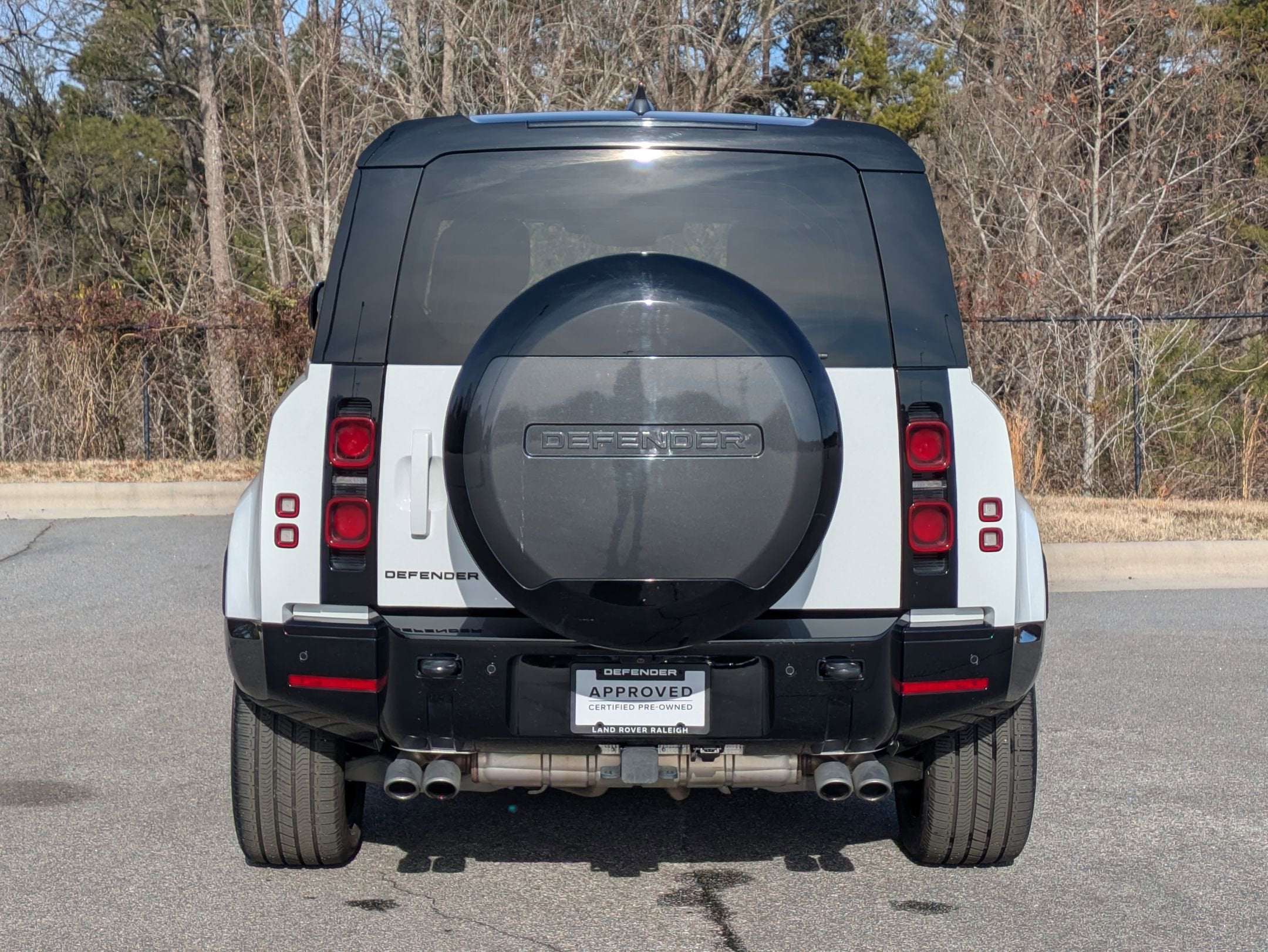 2025 Land Rover Defender X-Dynamic SE