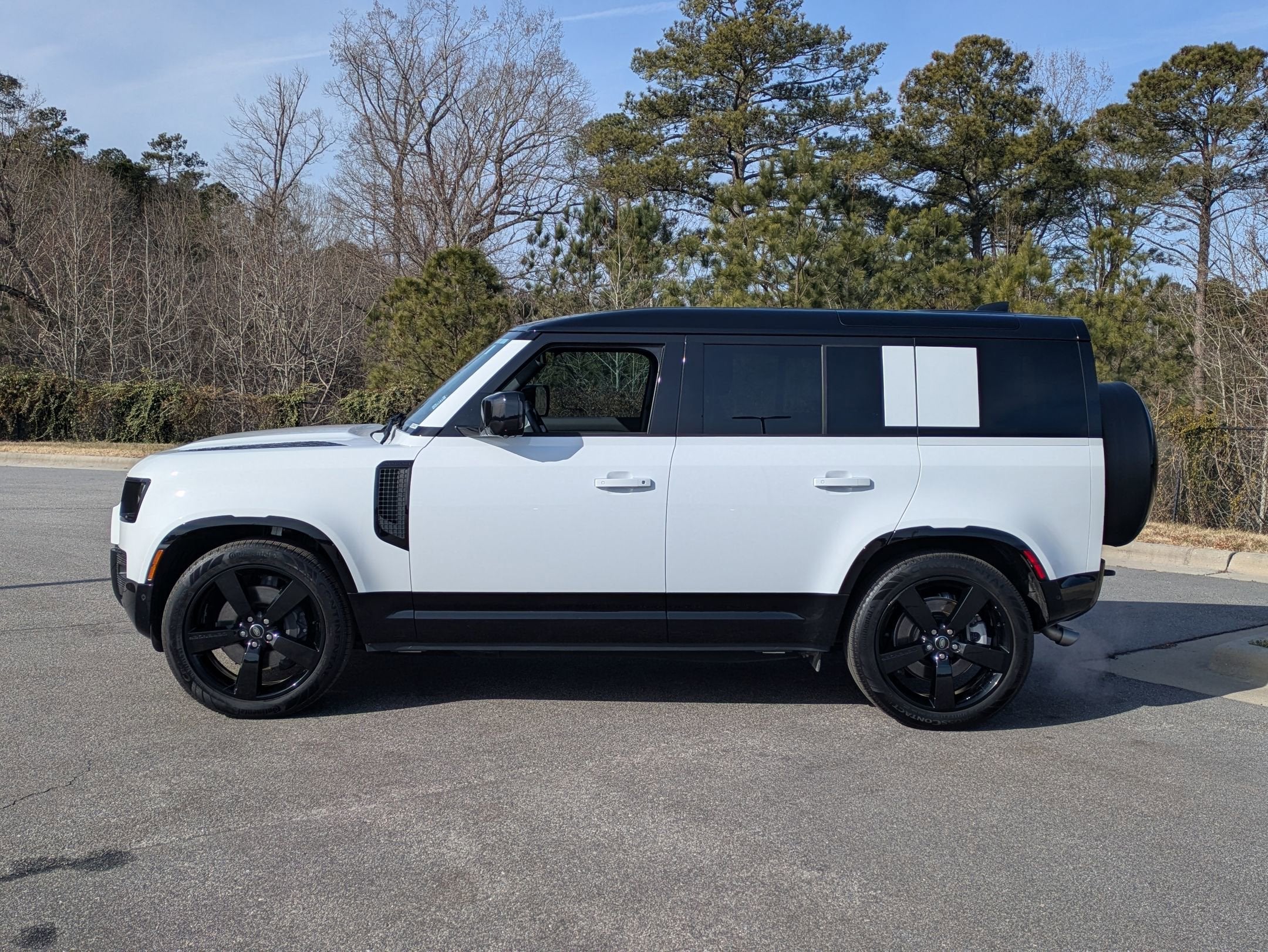 2025 Land Rover Defender X-Dynamic SE