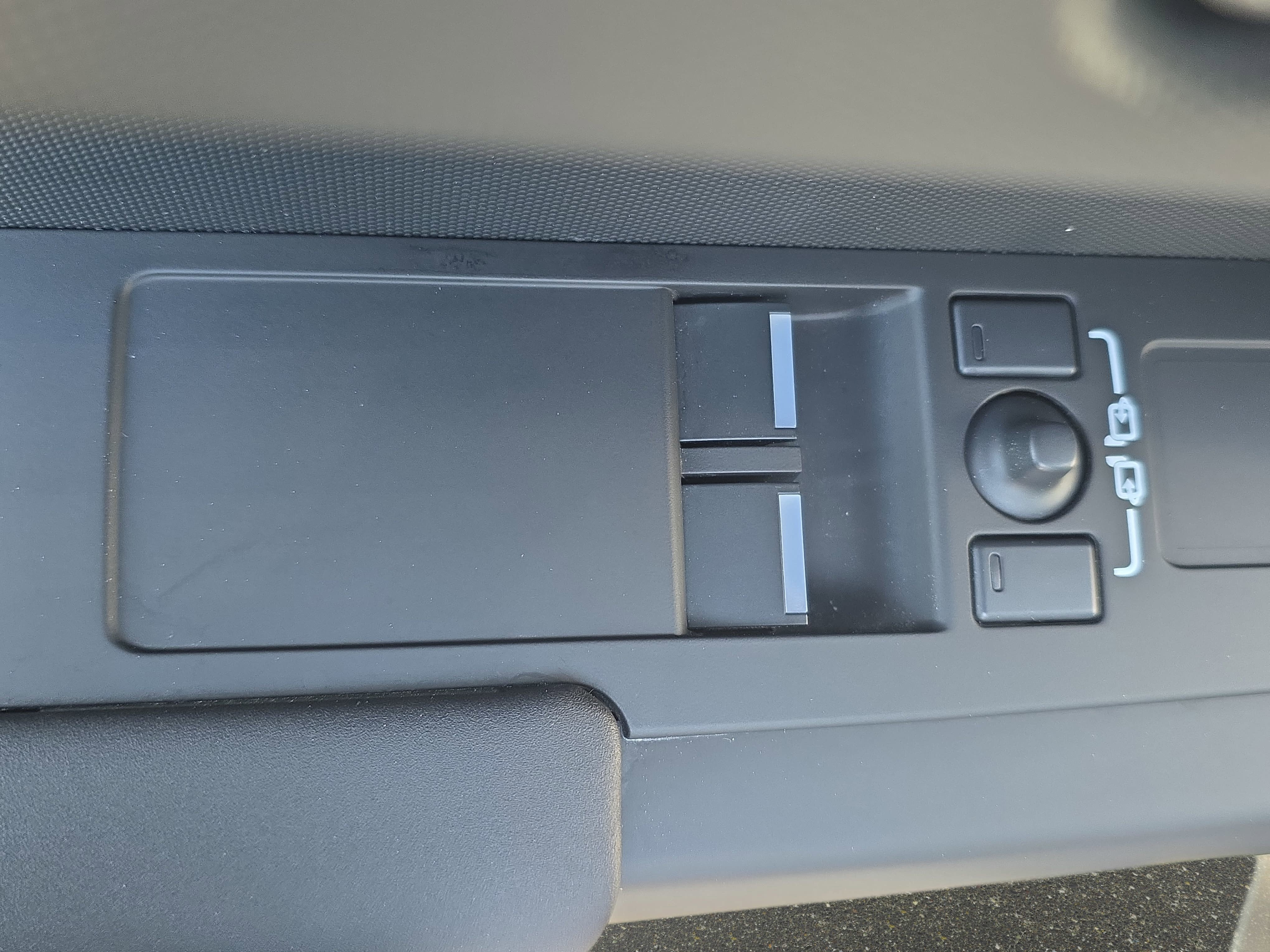 2025 Land Rover Defender S