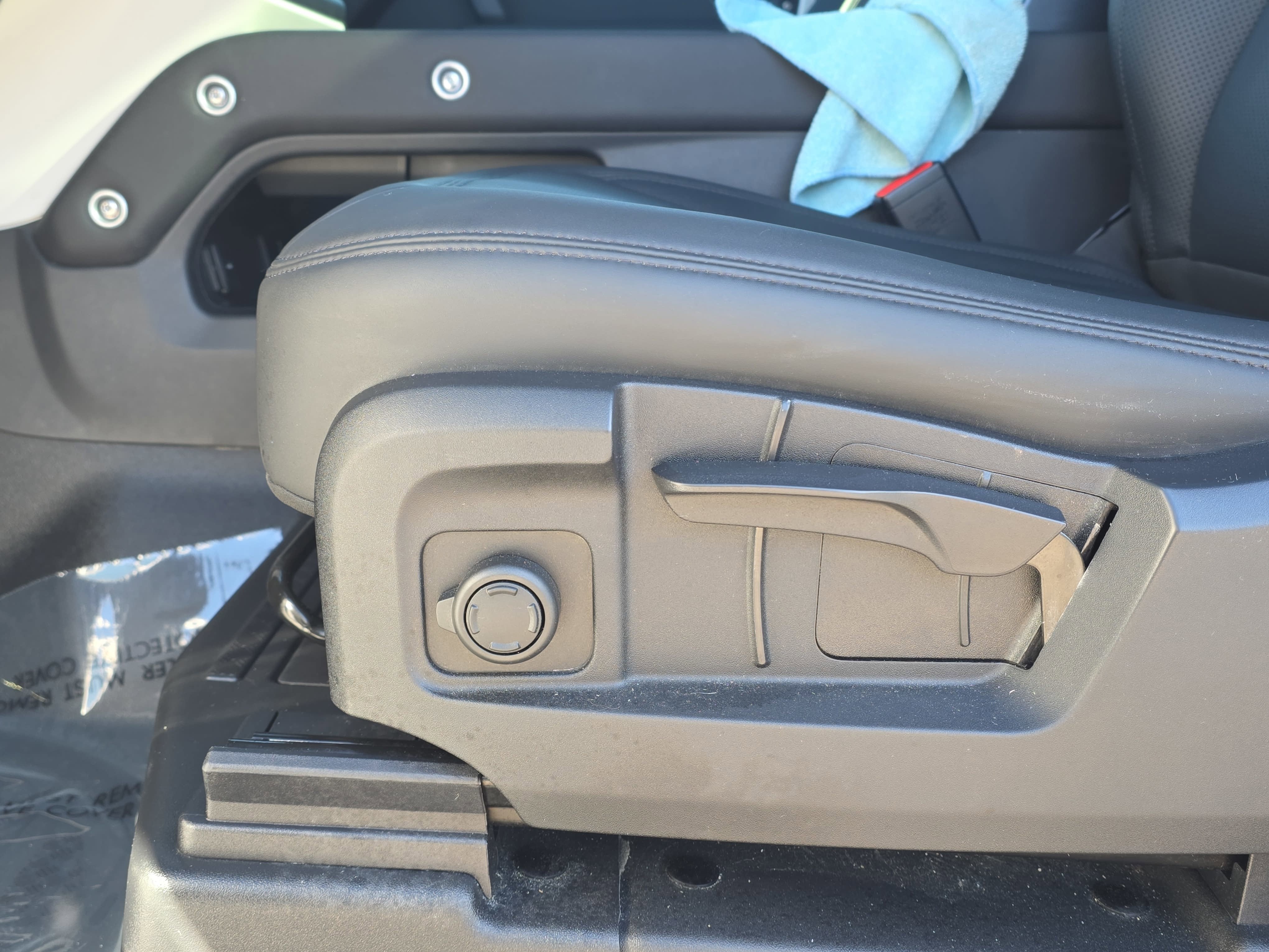 2025 Land Rover Defender S