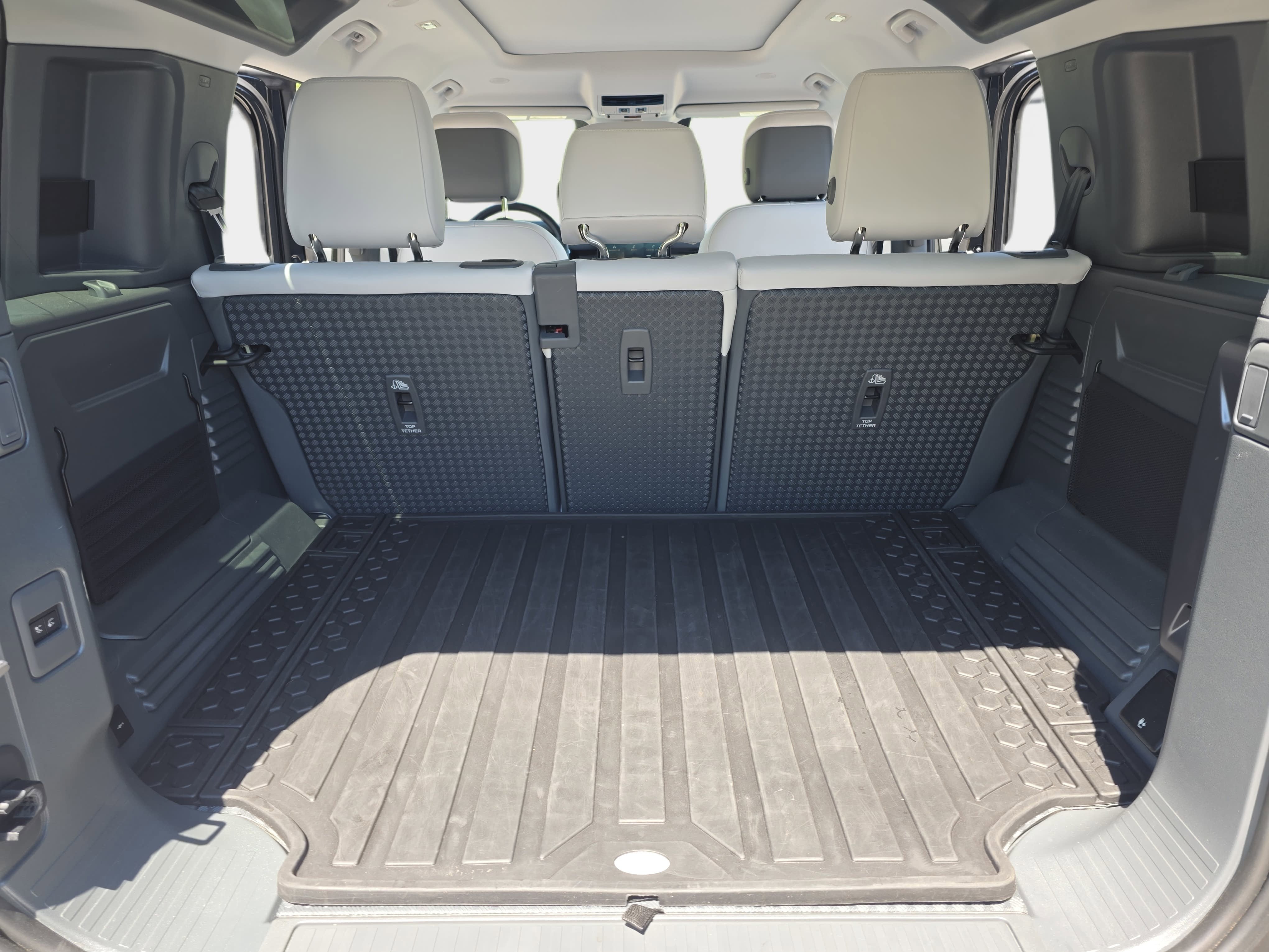 2025 Land Rover Defender S