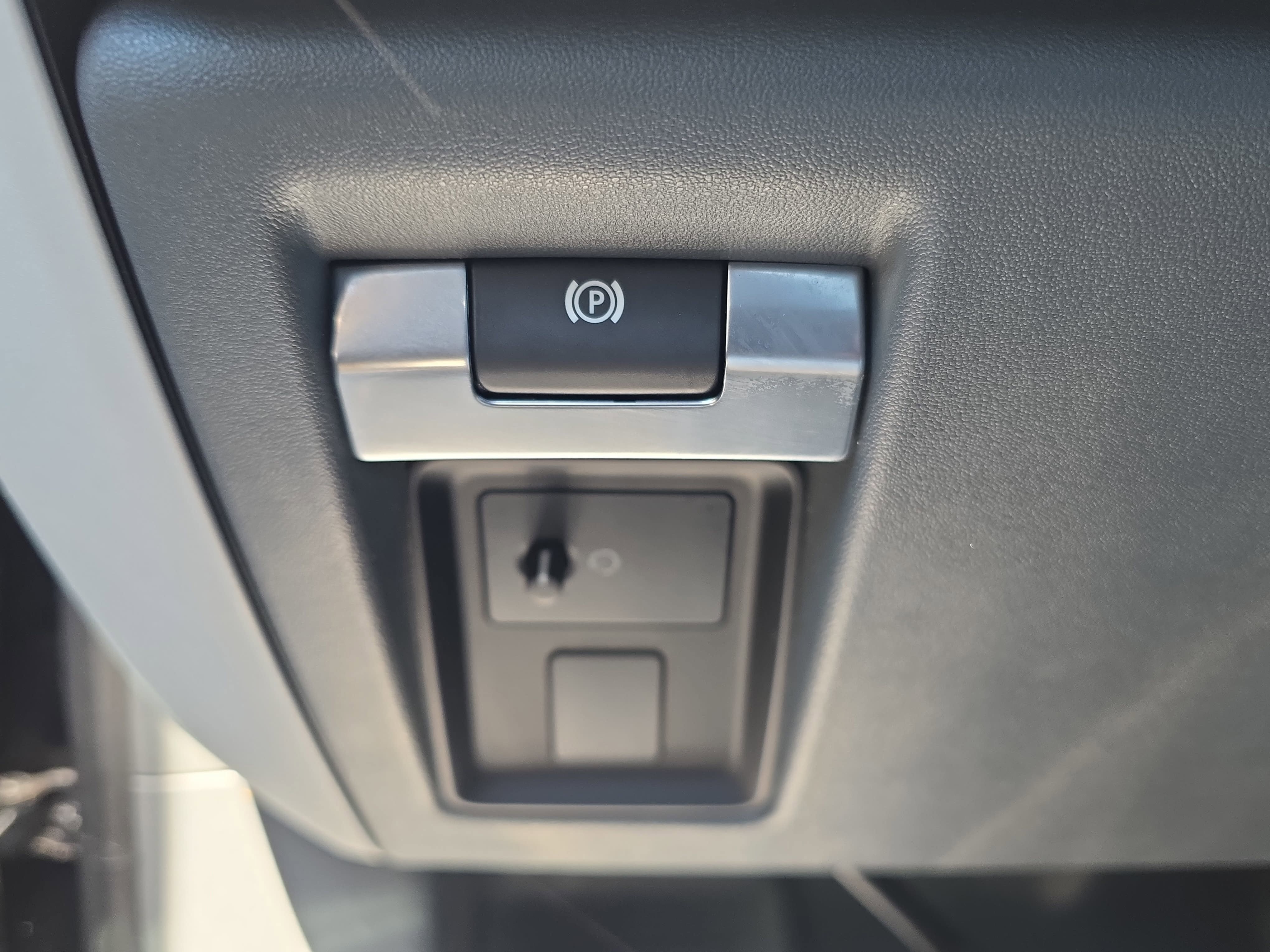 2025 Land Rover Defender S