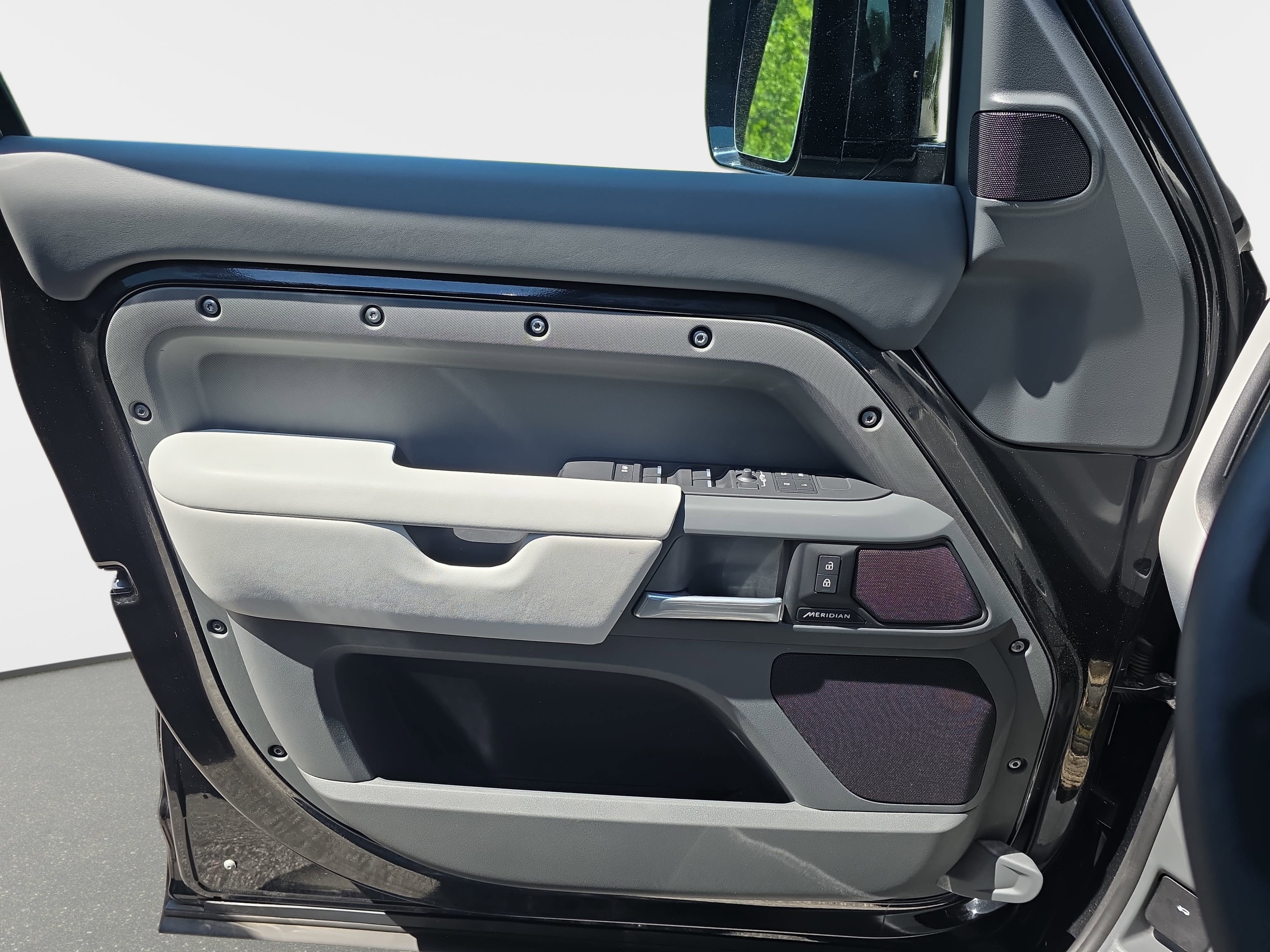 2025 Land Rover Defender S