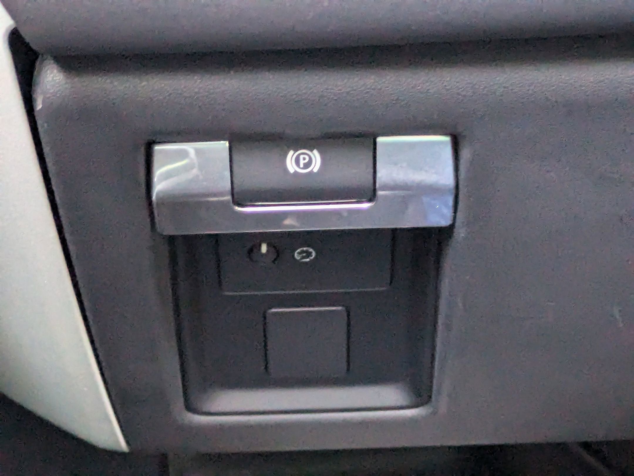 2020 Land Rover Defender SE