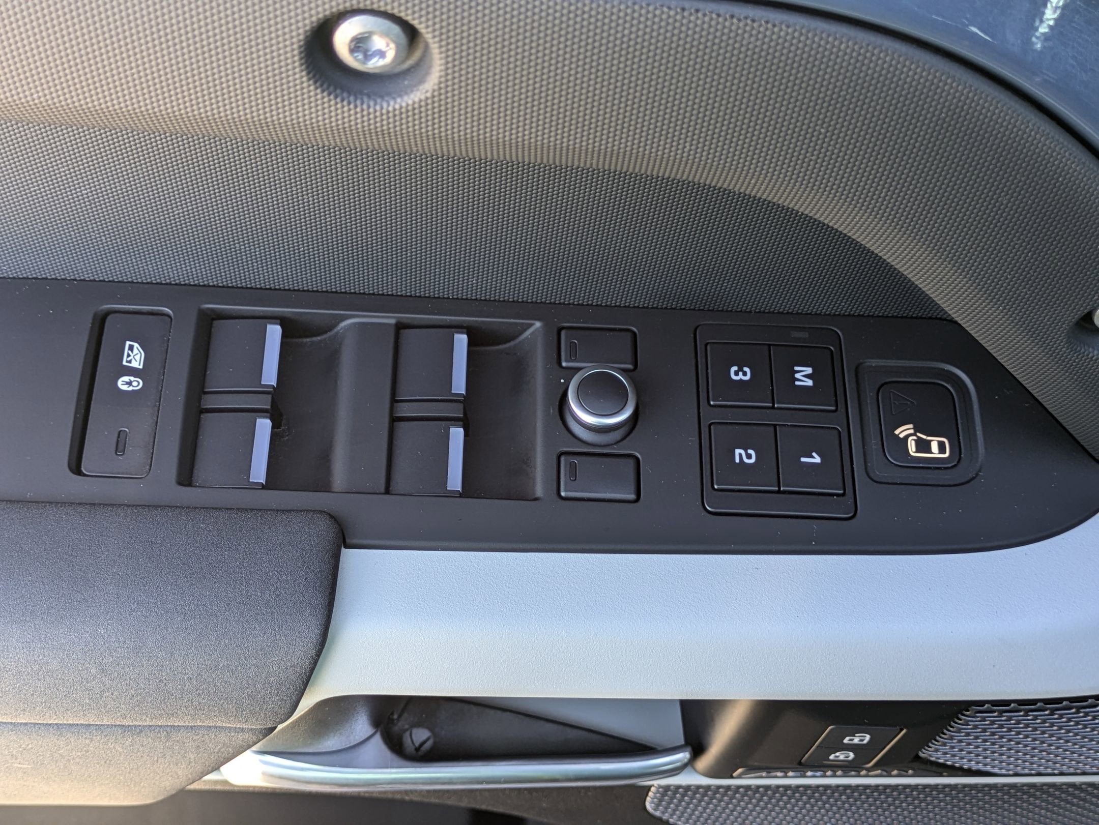 2020 Land Rover Defender SE