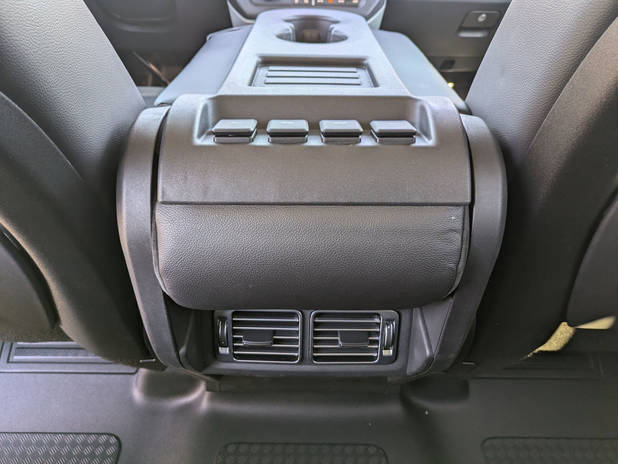 2020 Land Rover Defender SE