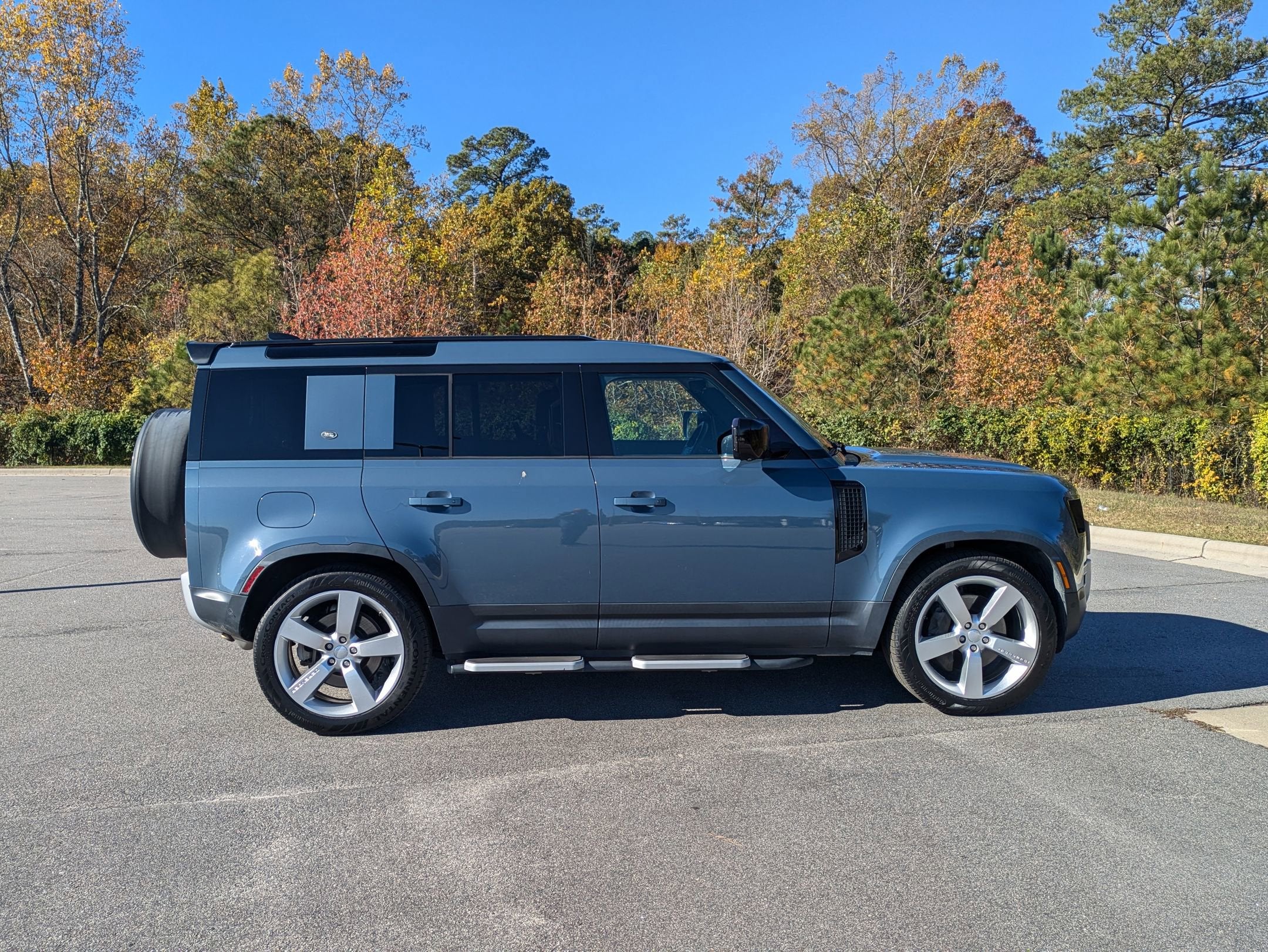 2020 Land Rover Defender SE