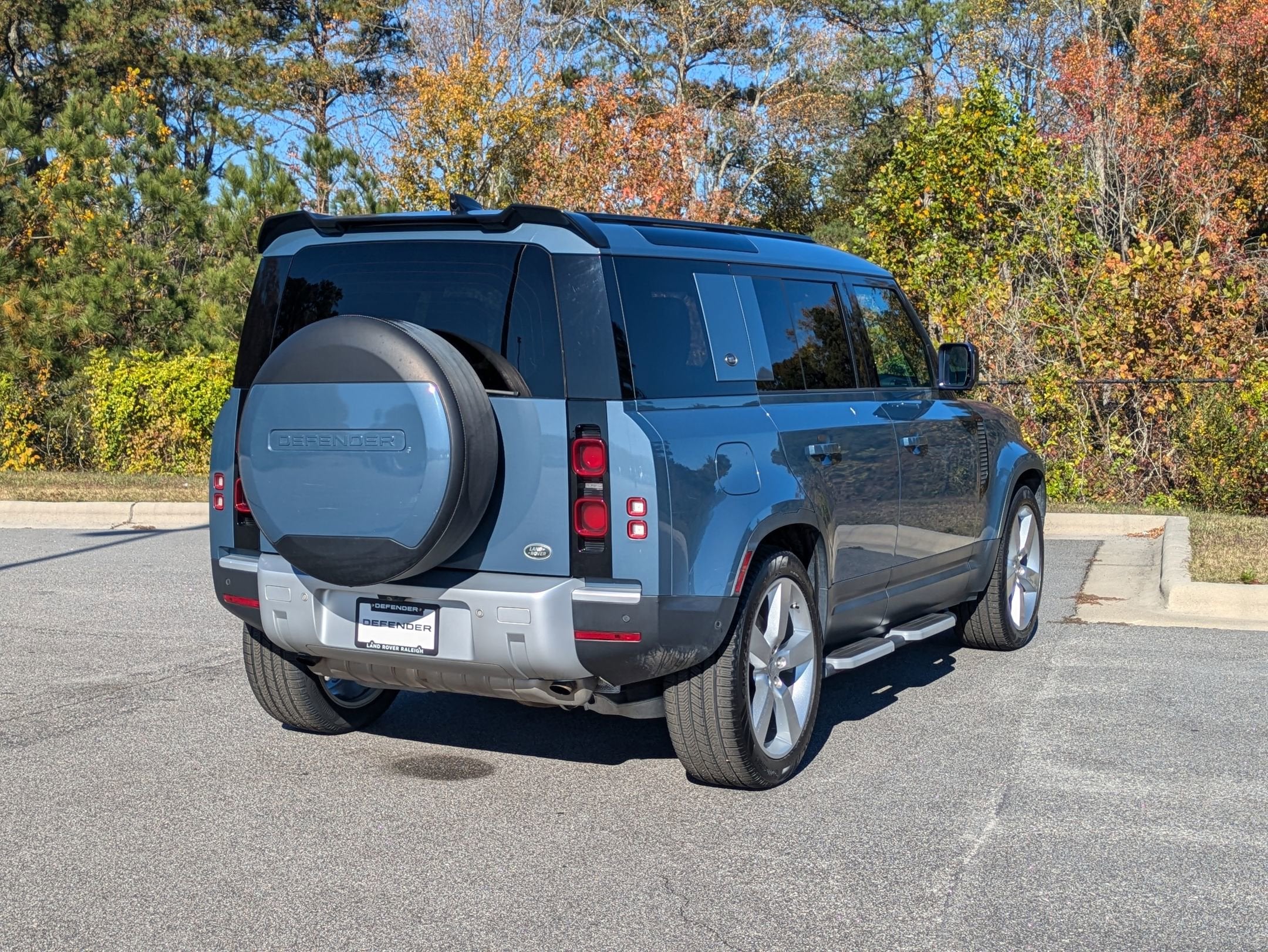 2020 Land Rover Defender SE
