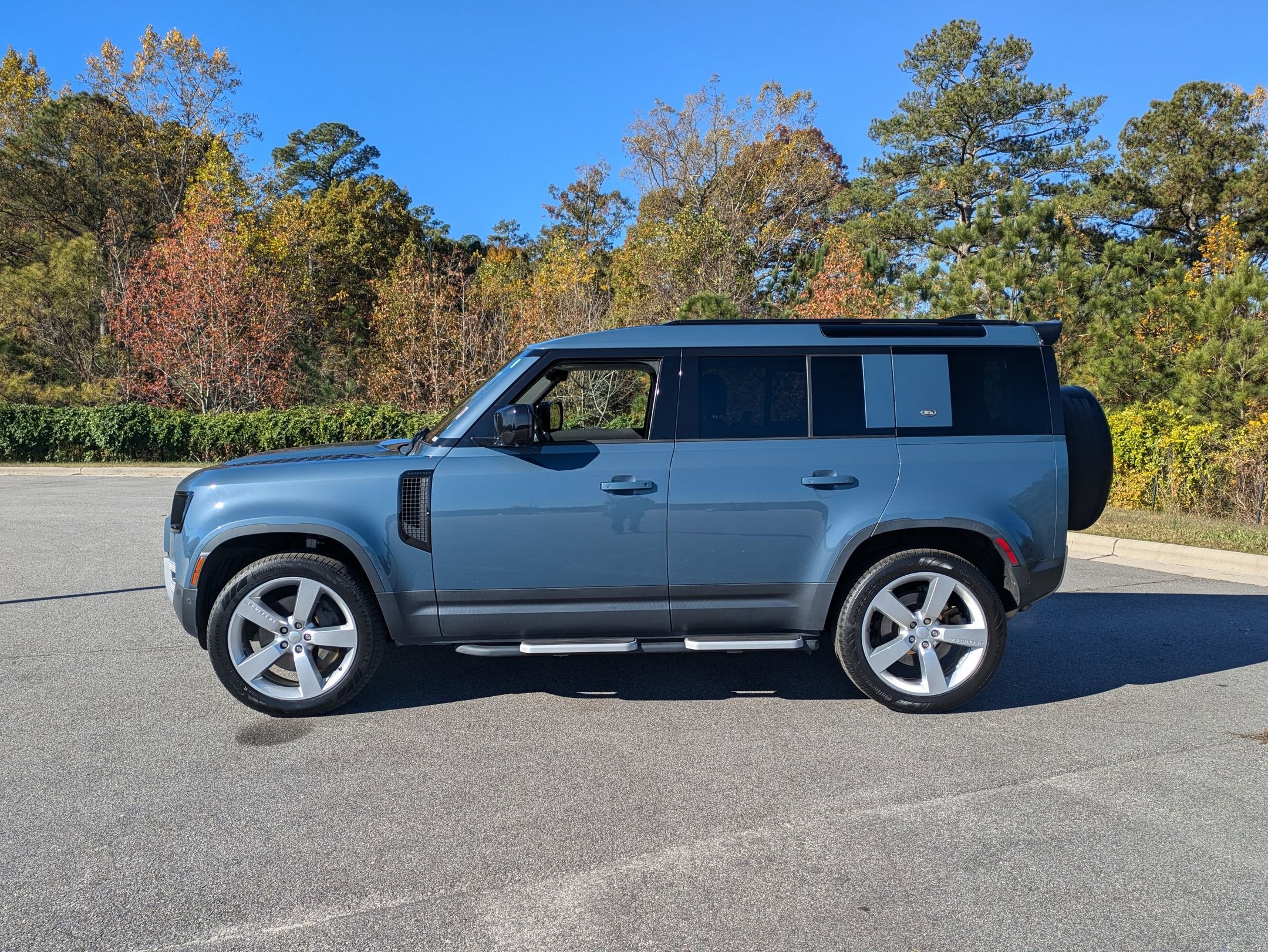 2020 Land Rover Defender SE