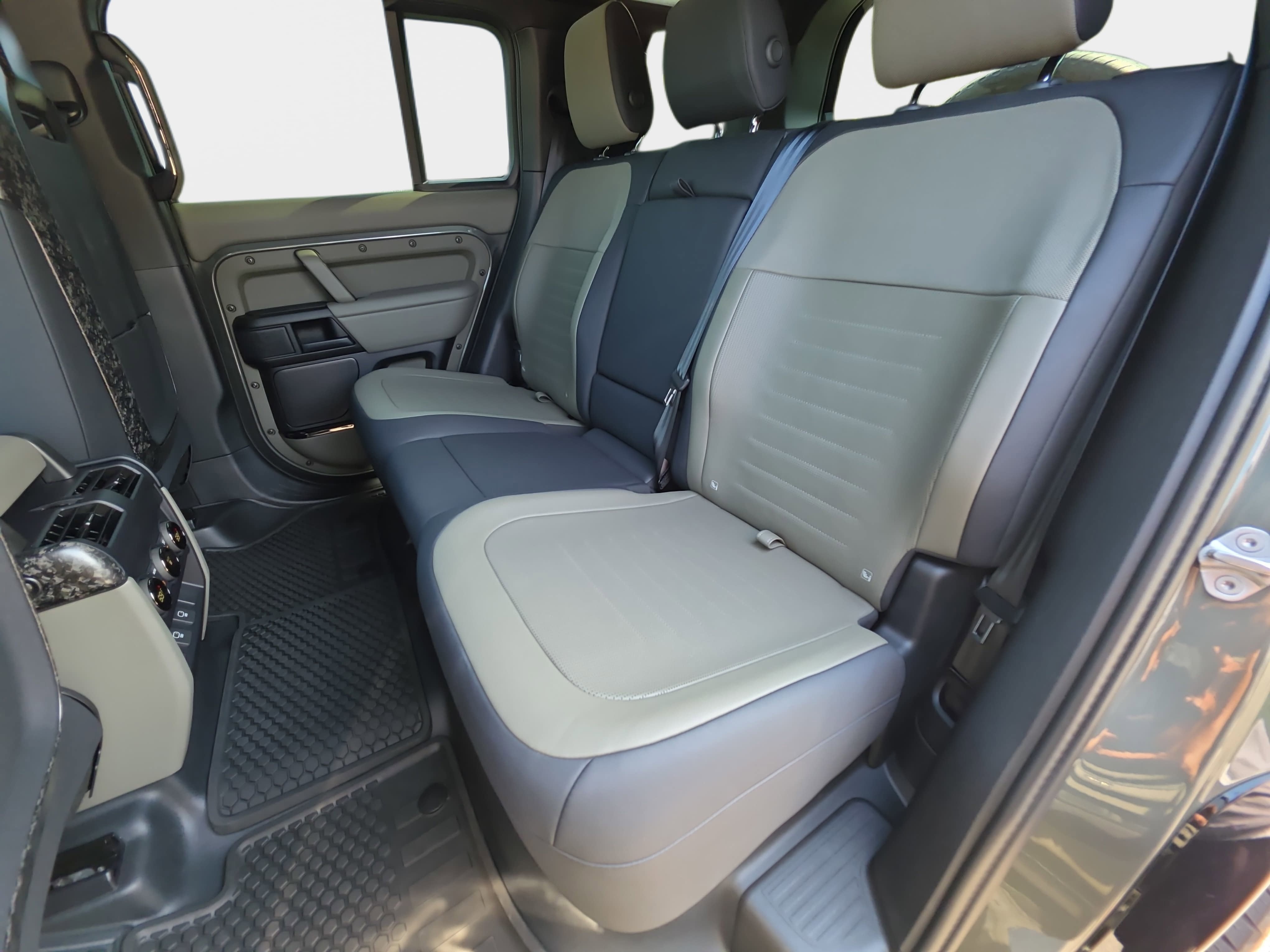 2025 Land Rover Defender V8