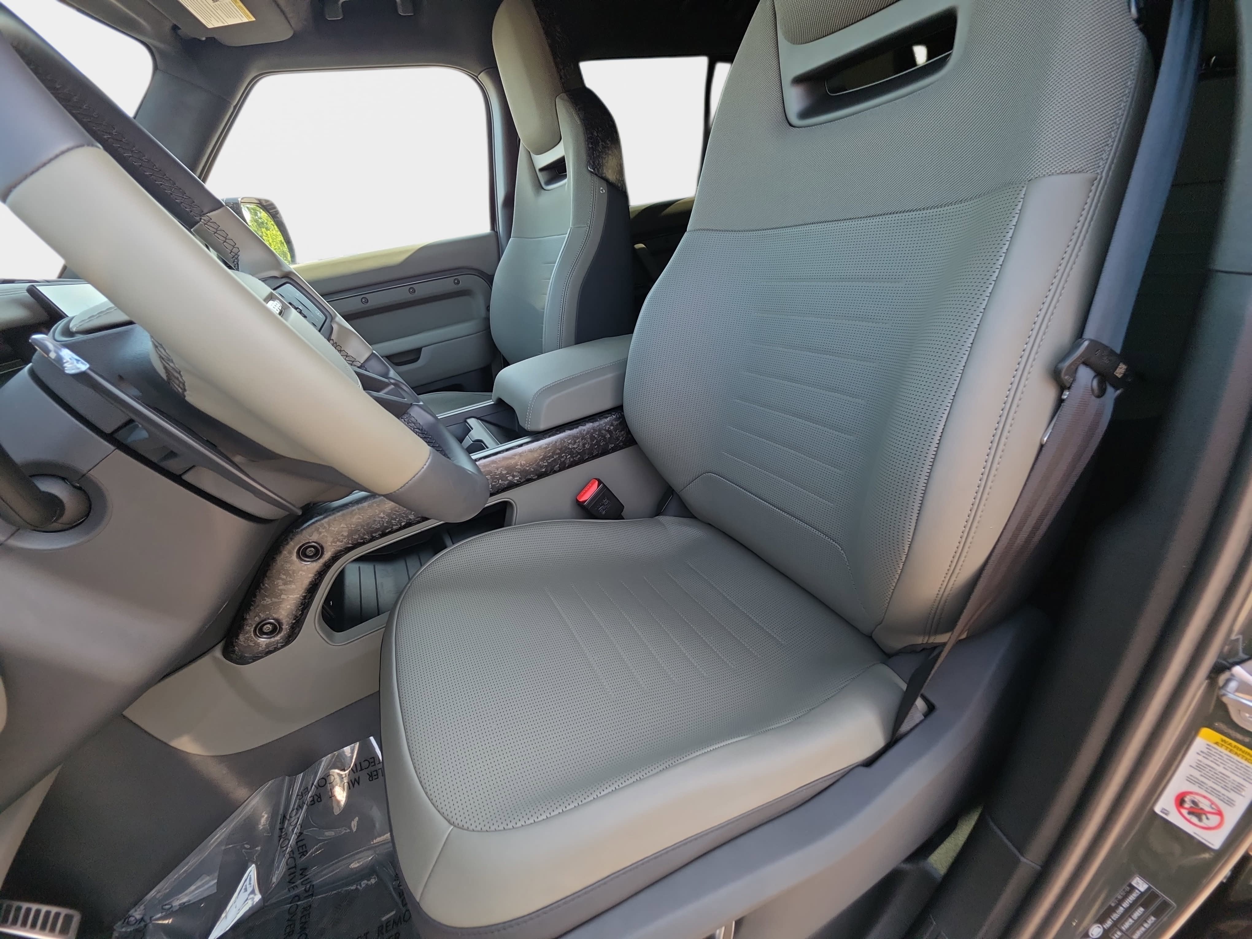 2025 Land Rover Defender V8