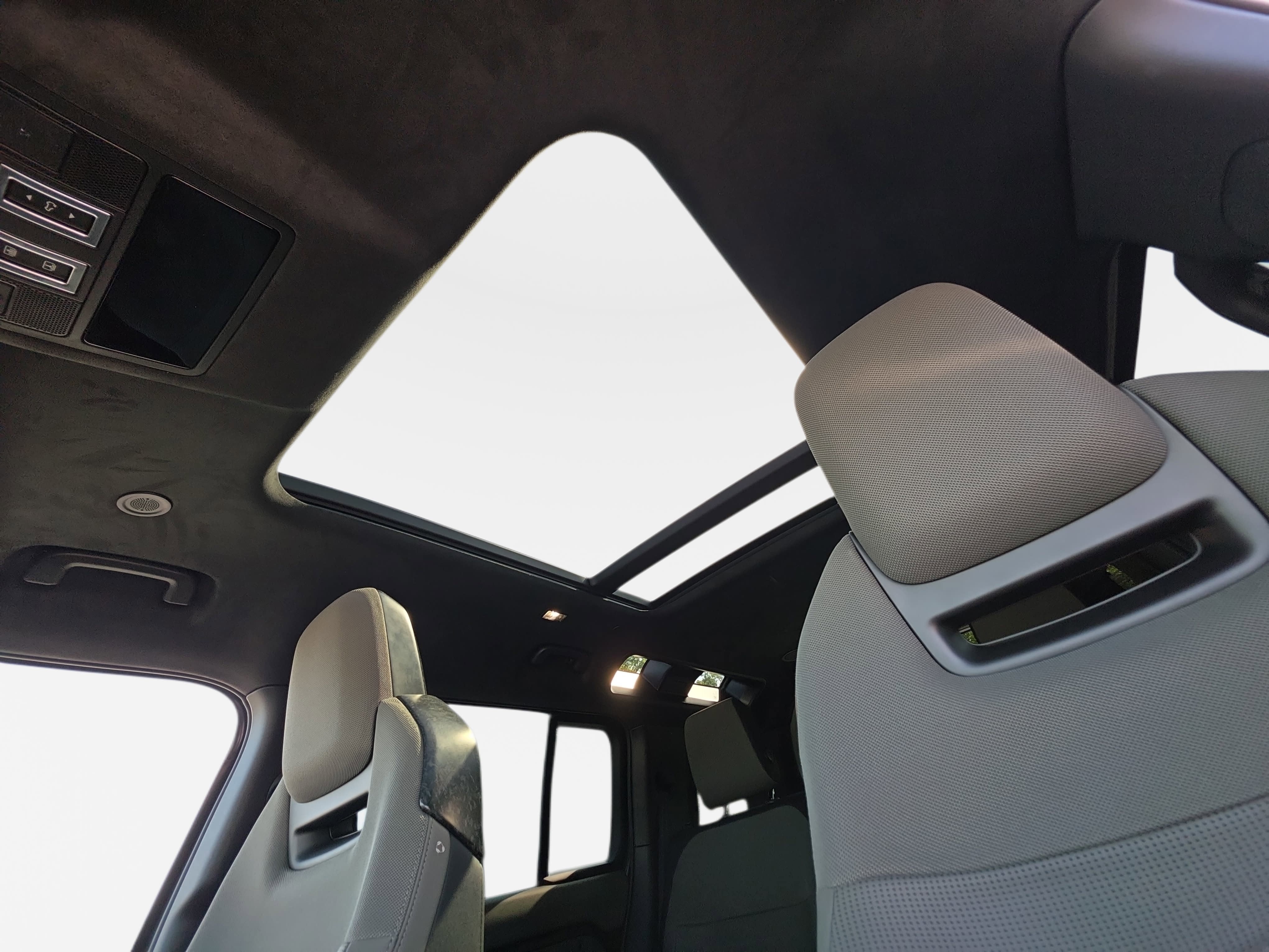 2025 Land Rover Defender V8